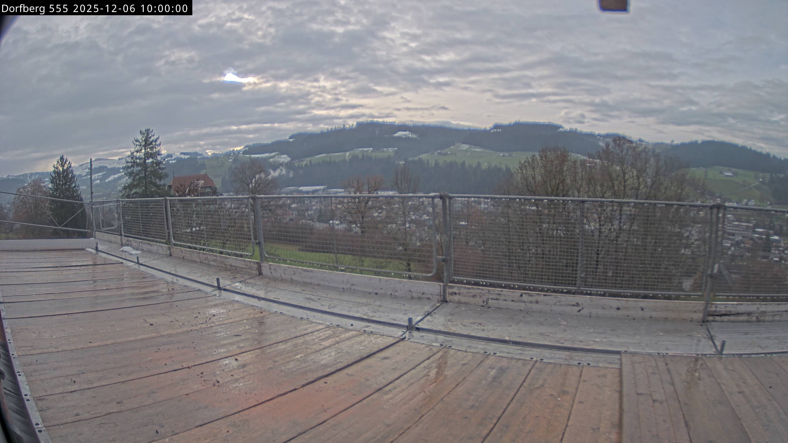 Webcam-Bild: Aussicht vom Dorfberg in Langnau 20251206-100000