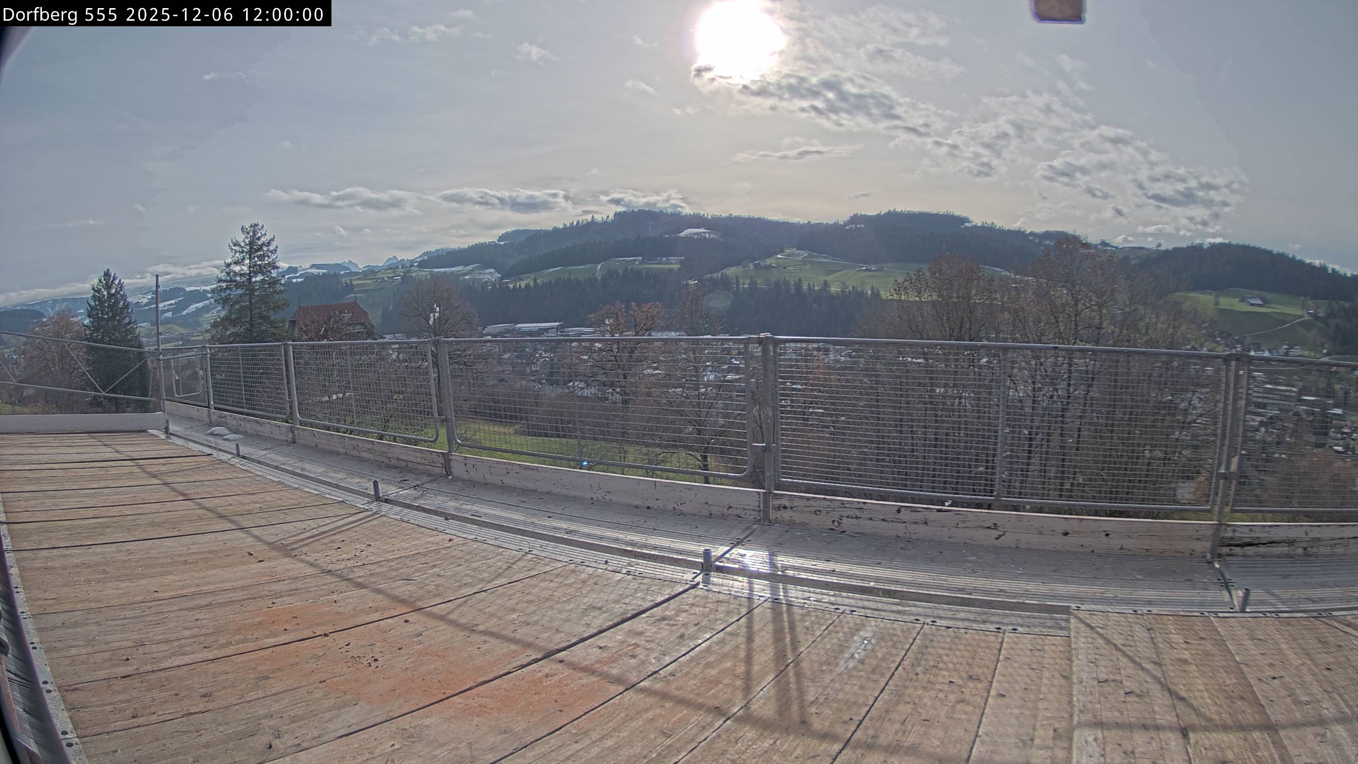 Webcam-Bild: Aussicht vom Dorfberg in Langnau 20251206-120000