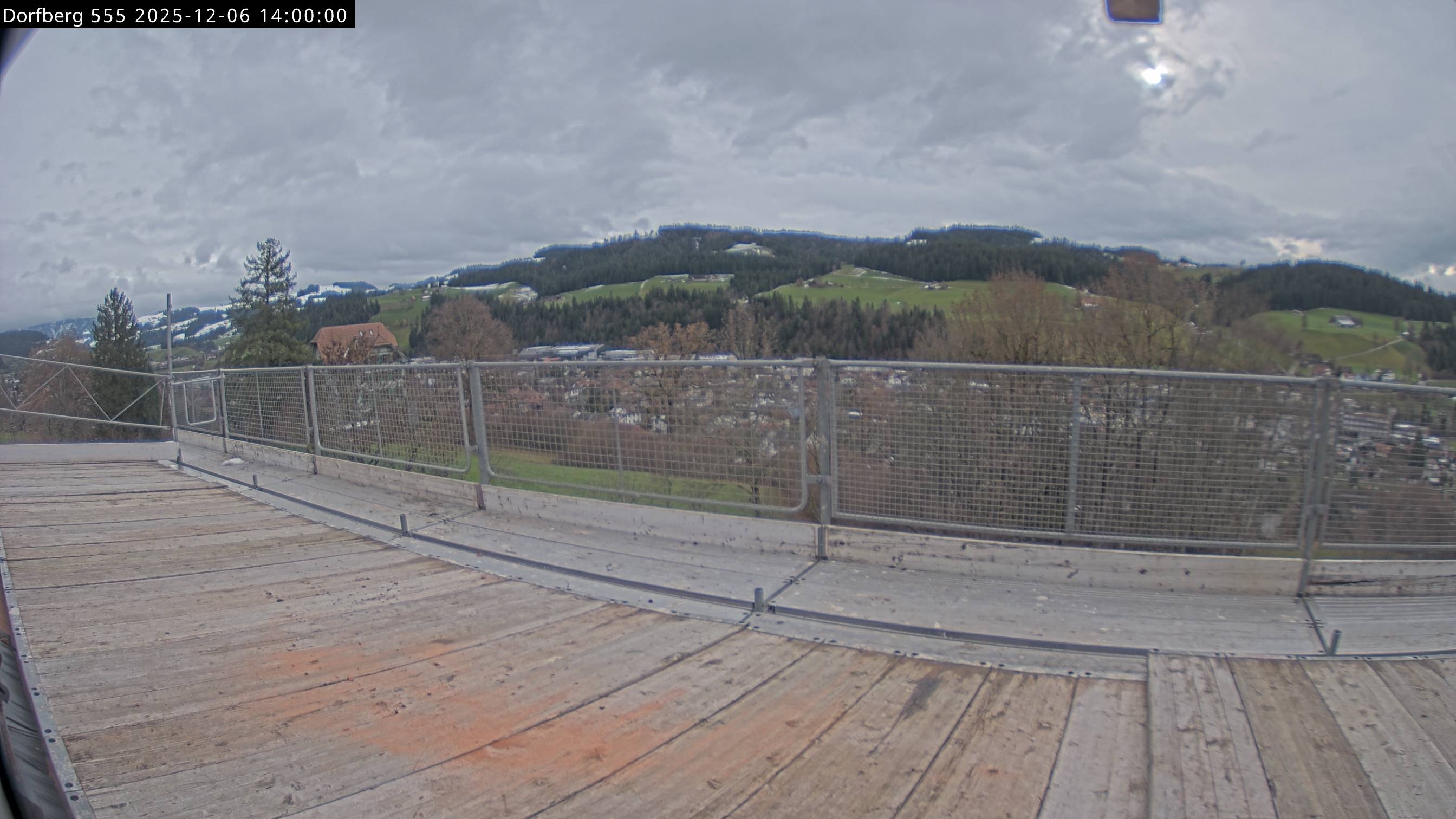 Webcam-Bild: Aussicht vom Dorfberg in Langnau 20251206-140000