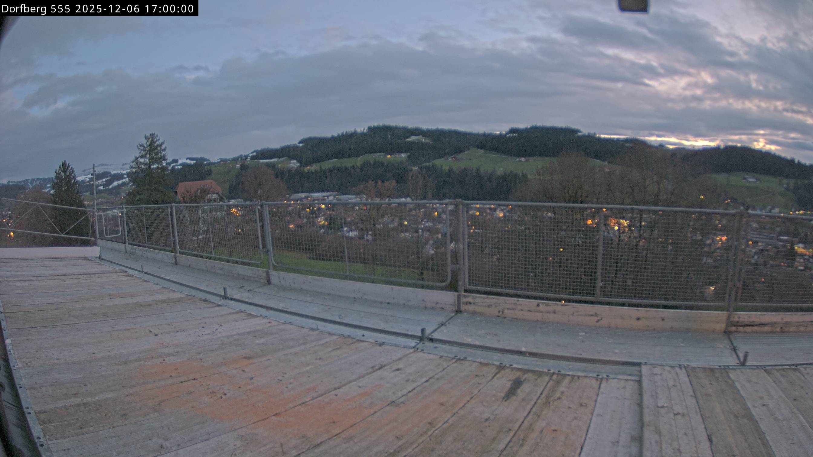 Webcam-Bild: Aussicht vom Dorfberg in Langnau 20251206-170000