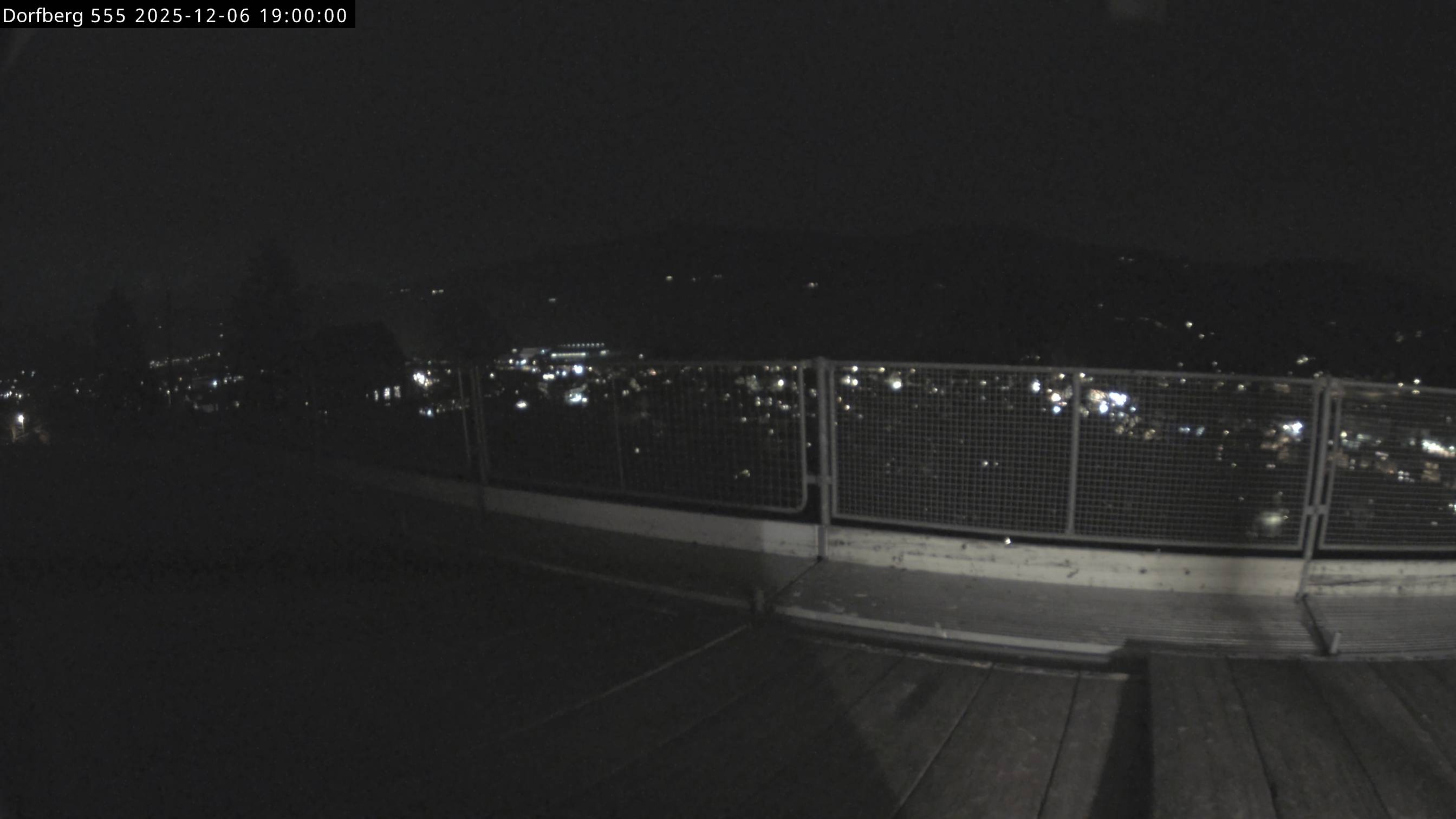 Webcam-Bild: Aussicht vom Dorfberg in Langnau 20251206-190000