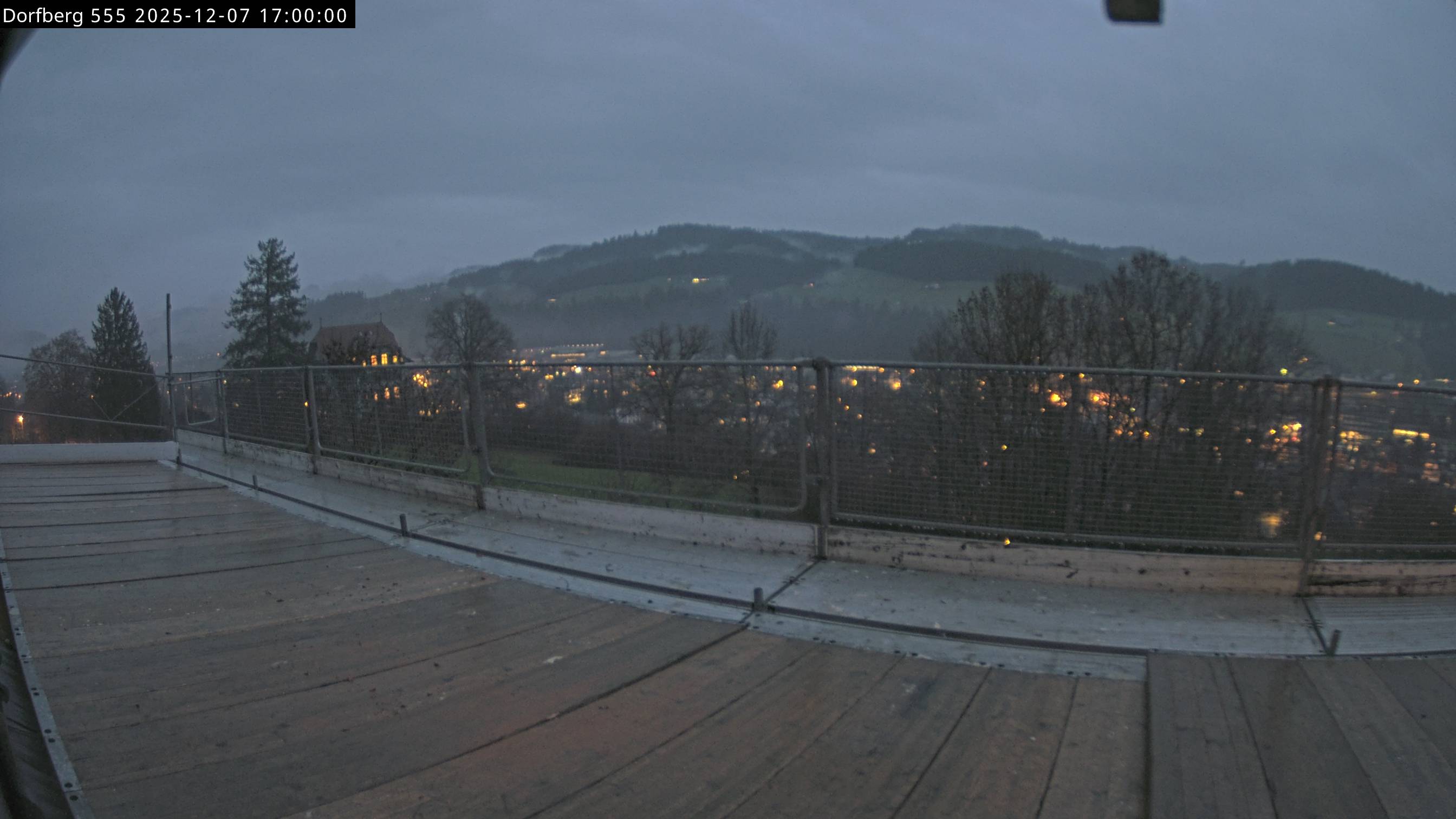 Webcam-Bild: Aussicht vom Dorfberg in Langnau 20251207-170000