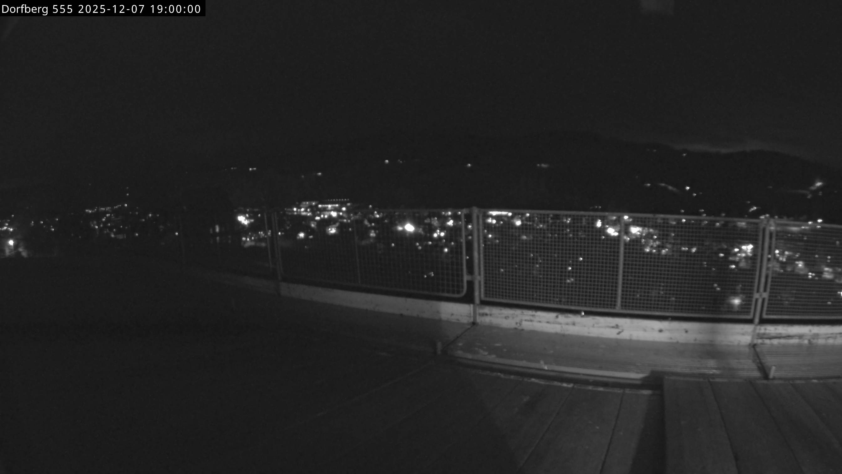 Webcam-Bild: Aussicht vom Dorfberg in Langnau 20251207-190000