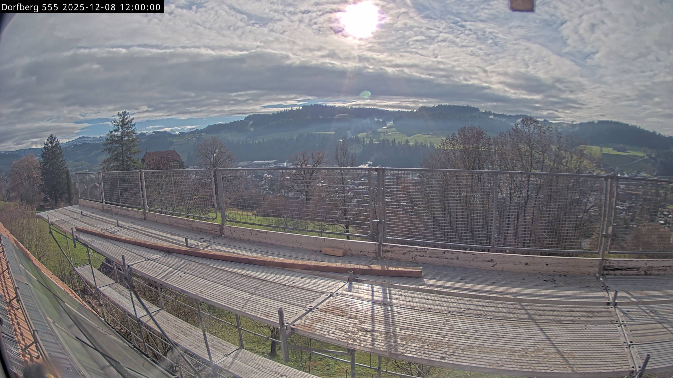 Webcam-Bild: Aussicht vom Dorfberg in Langnau 20251208-120000