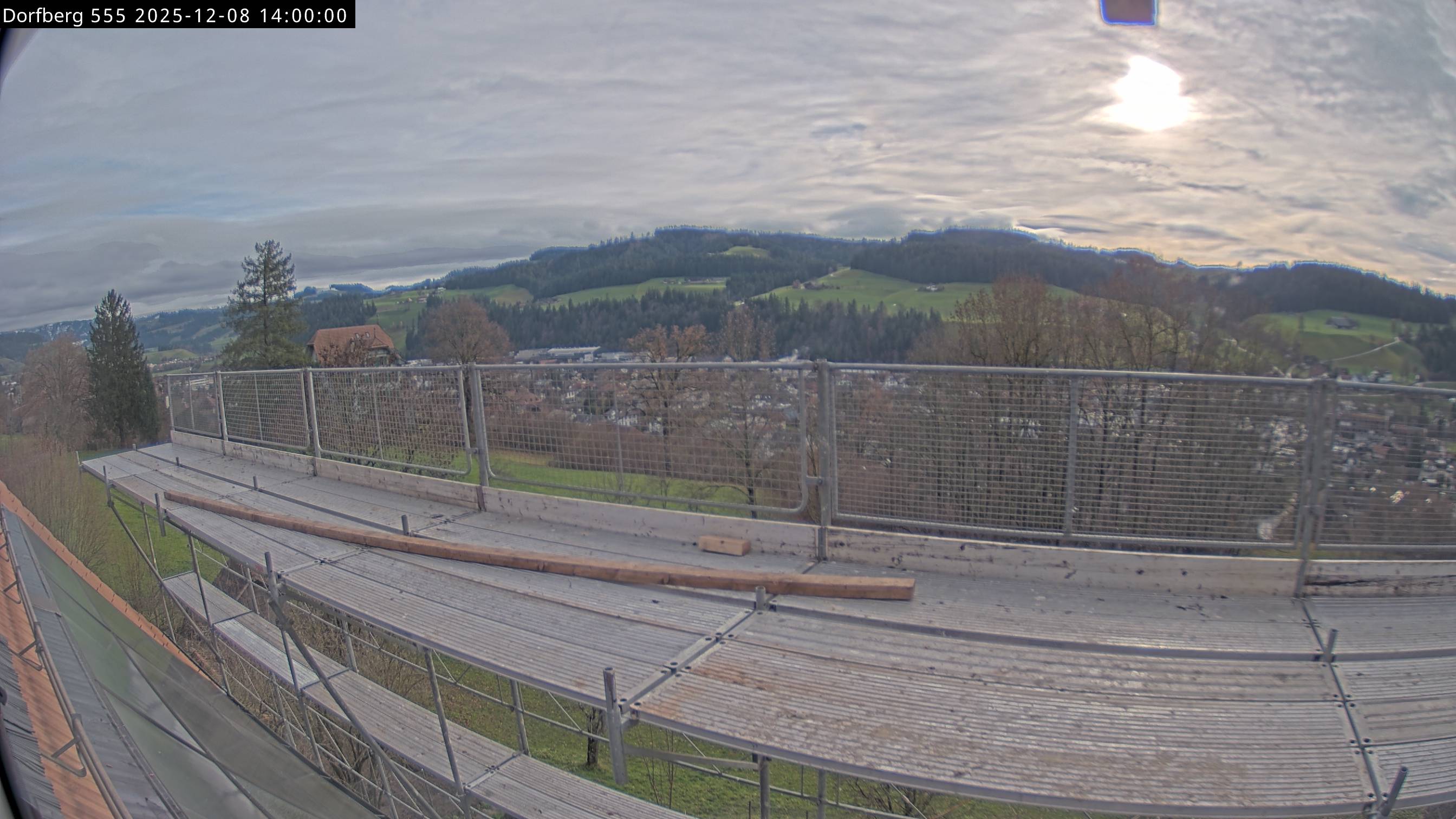 Webcam-Bild: Aussicht vom Dorfberg in Langnau 20251208-140000