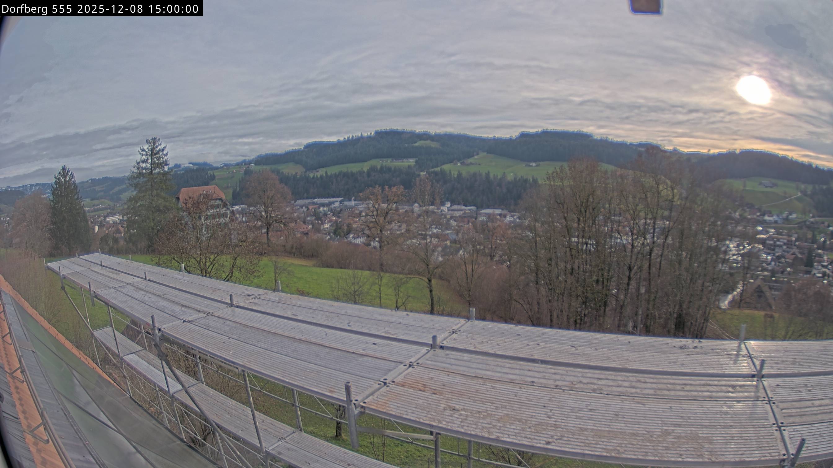 Webcam-Bild: Aussicht vom Dorfberg in Langnau 20251208-150000