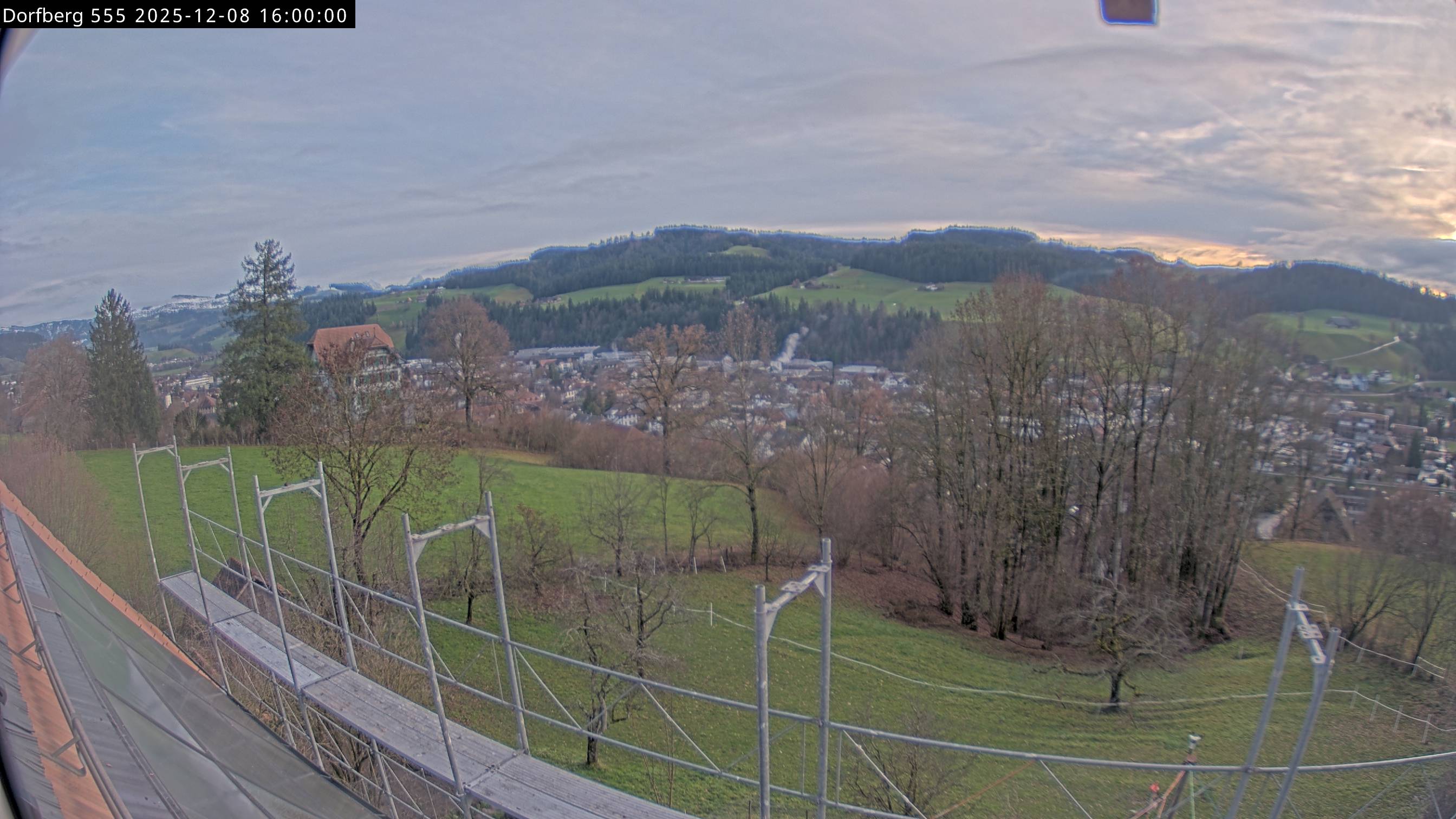 Webcam-Bild: Aussicht vom Dorfberg in Langnau 20251208-160000