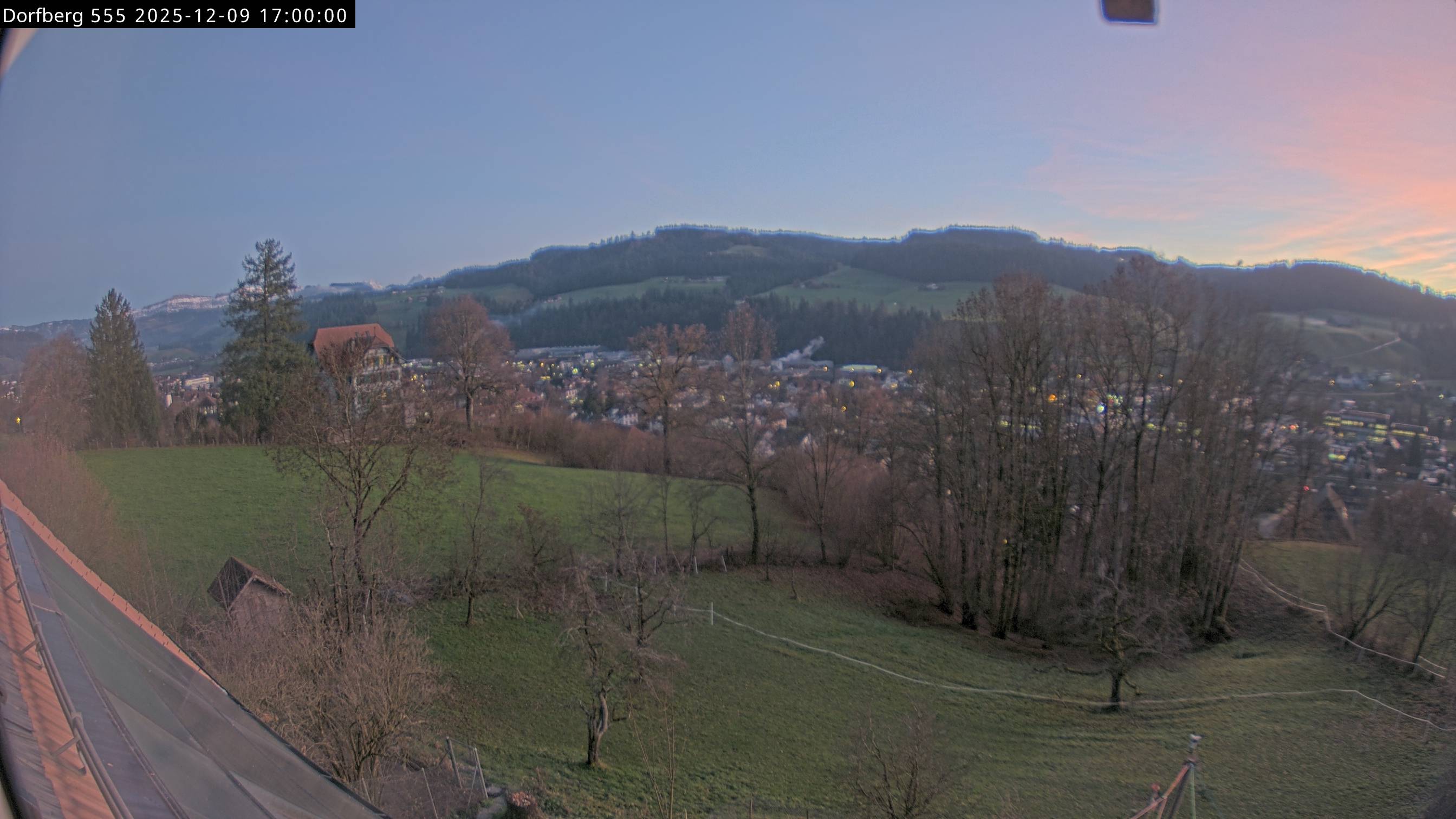 Webcam-Bild: Aussicht vom Dorfberg in Langnau 20251209-170000