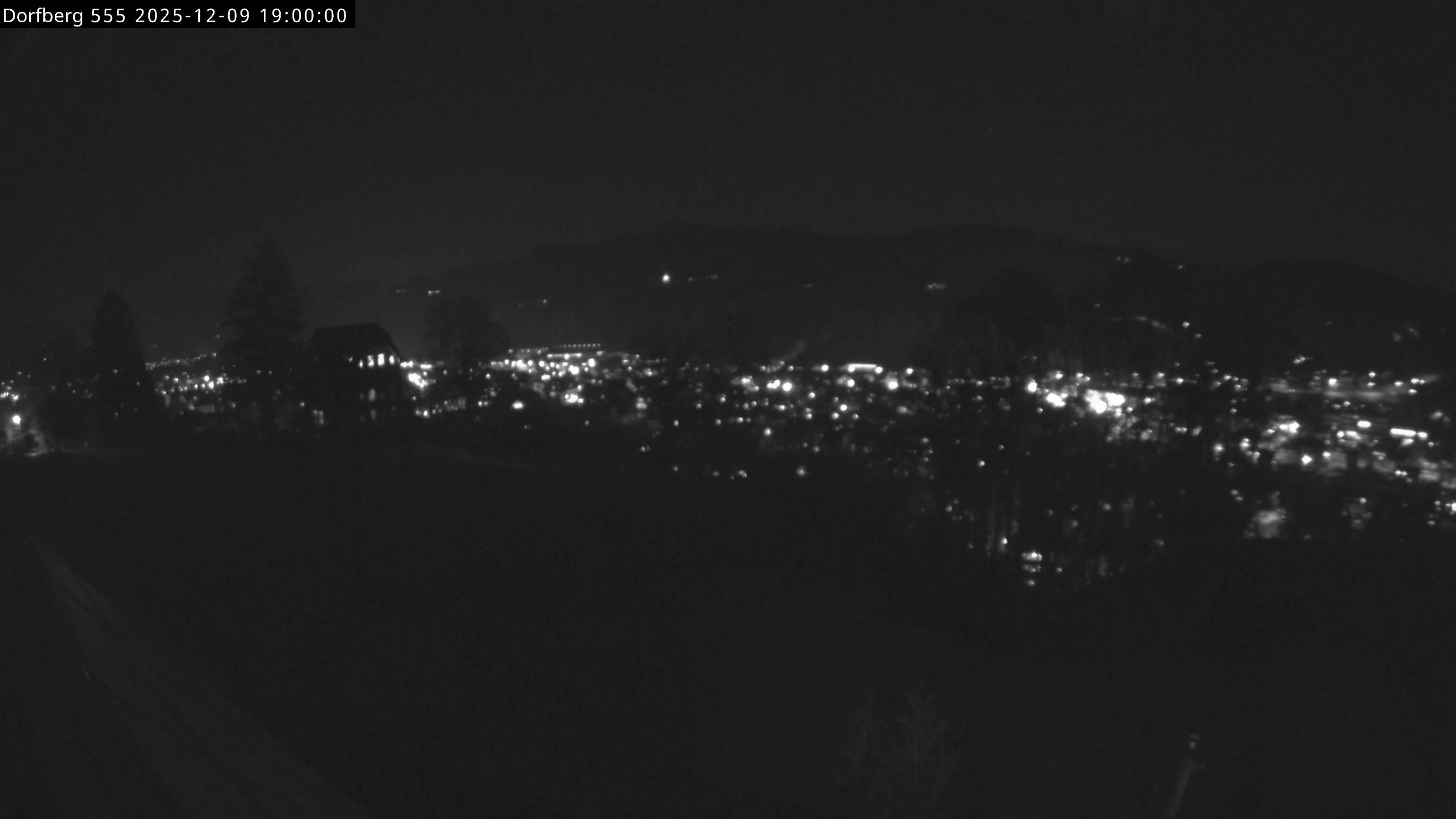 Webcam-Bild: Aussicht vom Dorfberg in Langnau 20251209-190000