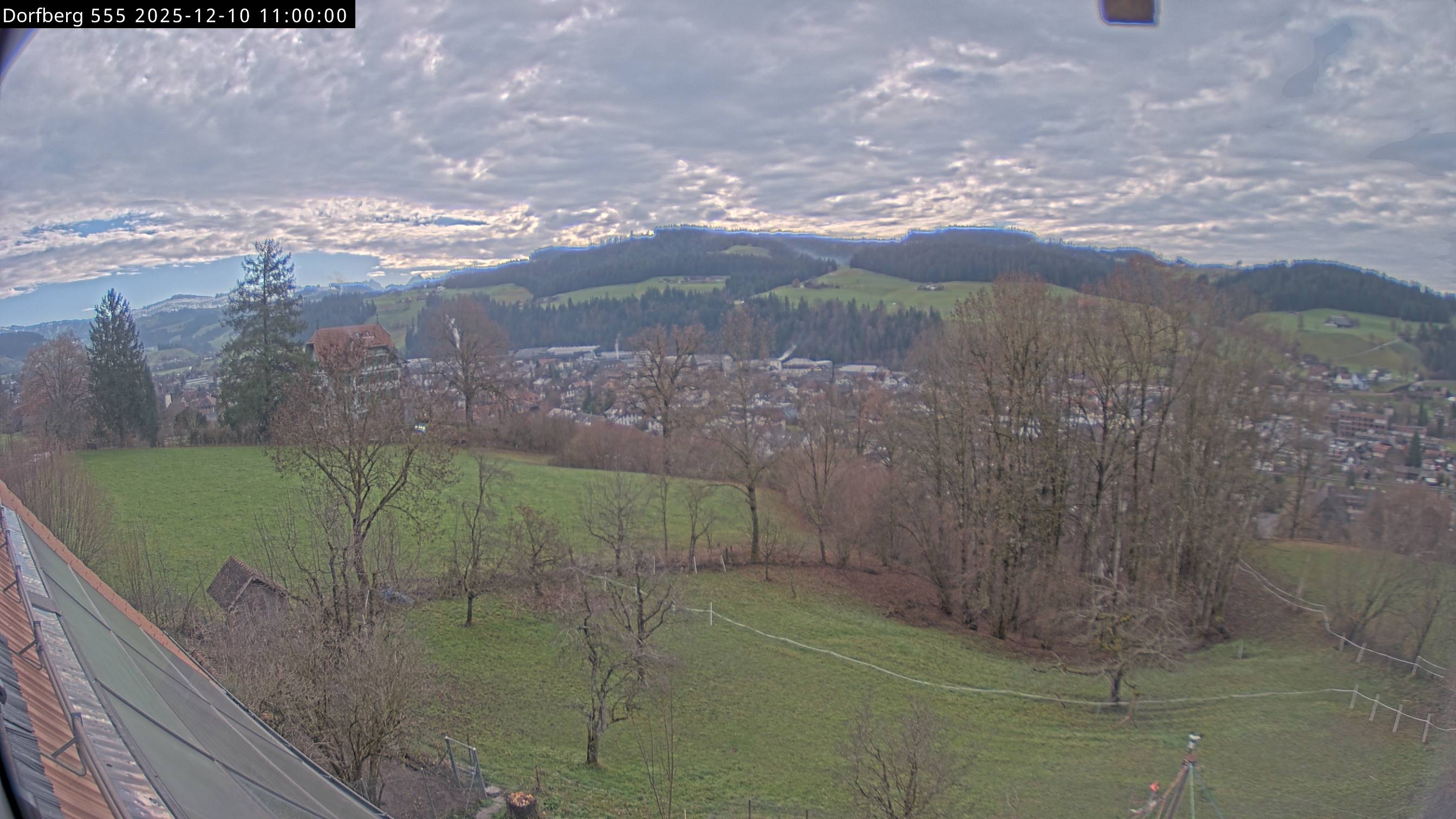 Webcam-Bild: Aussicht vom Dorfberg in Langnau 20251210-110000