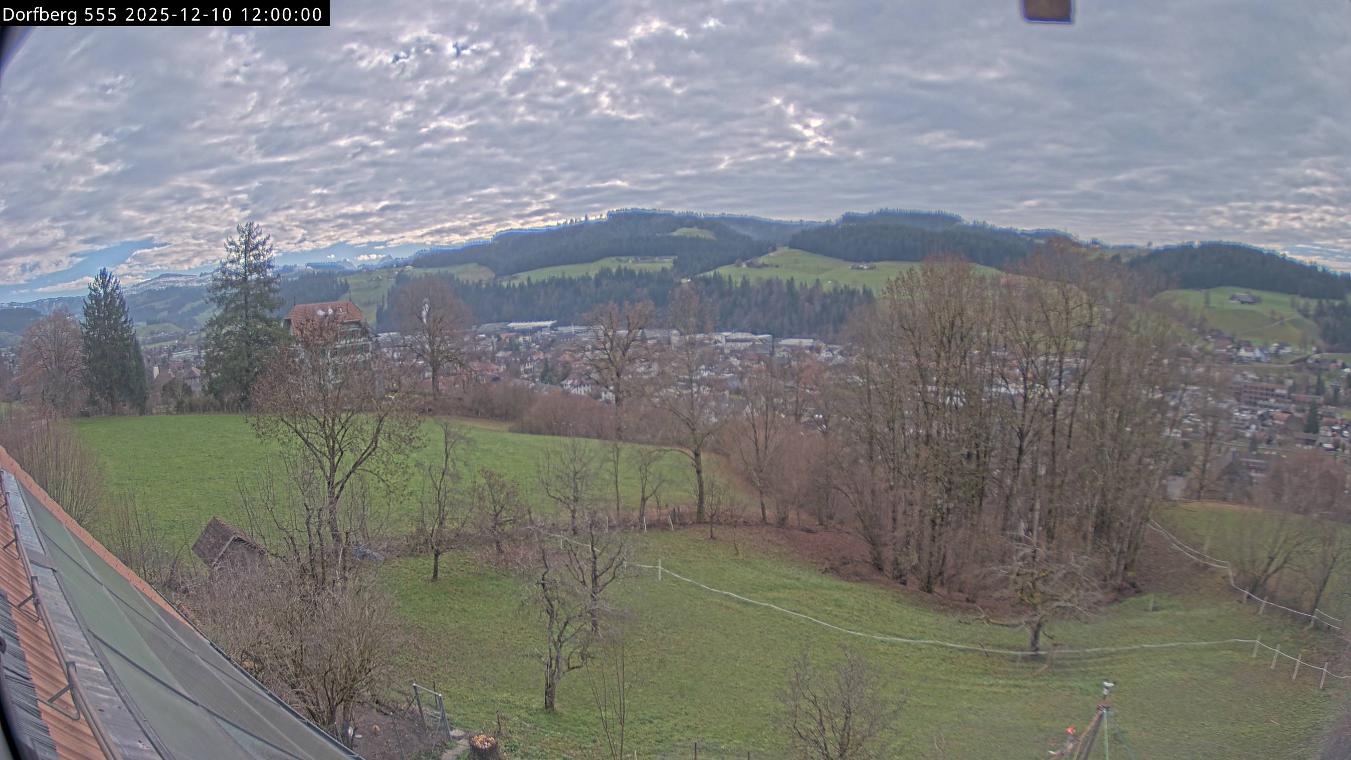 Webcam-Bild: Aussicht vom Dorfberg in Langnau 20251210-120000