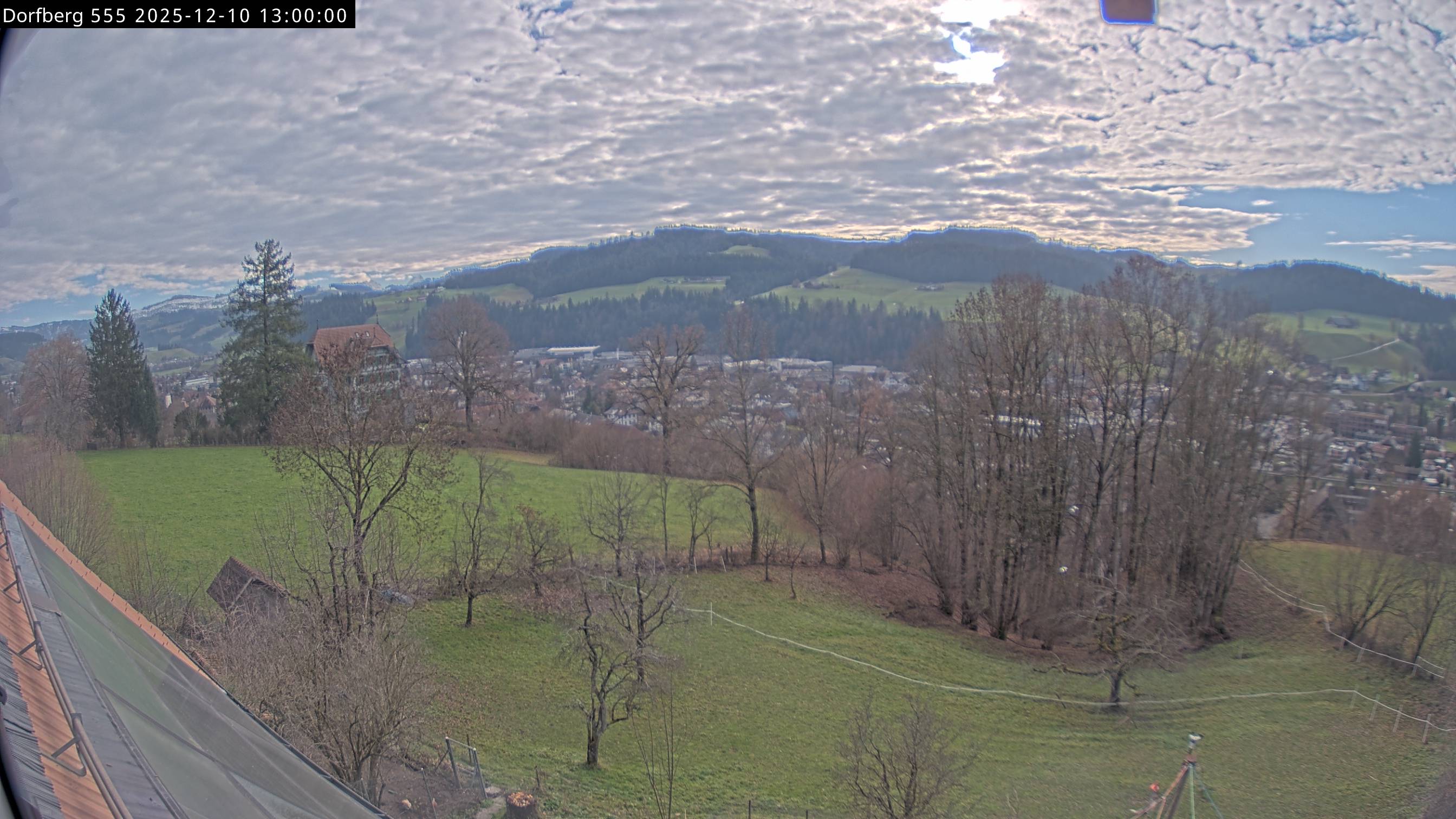 Webcam-Bild: Aussicht vom Dorfberg in Langnau 20251210-130000