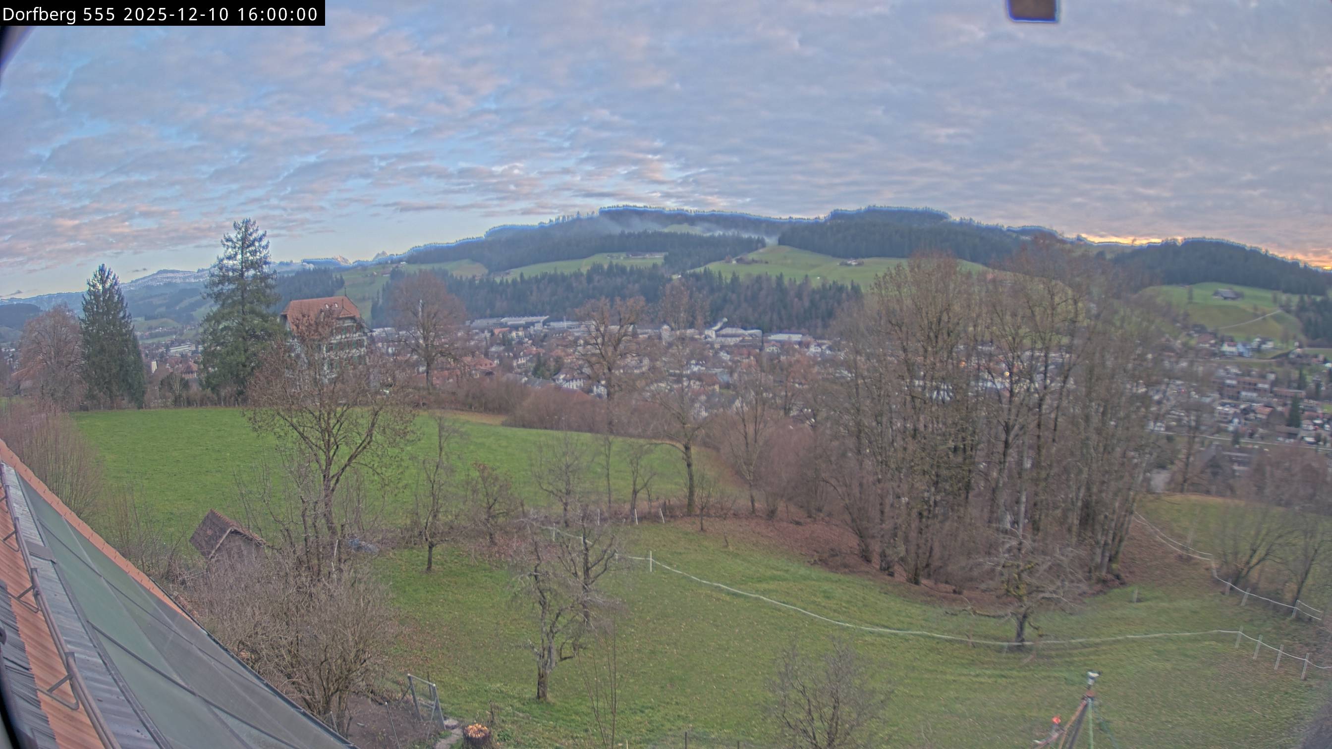 Webcam-Bild: Aussicht vom Dorfberg in Langnau 20251210-160000