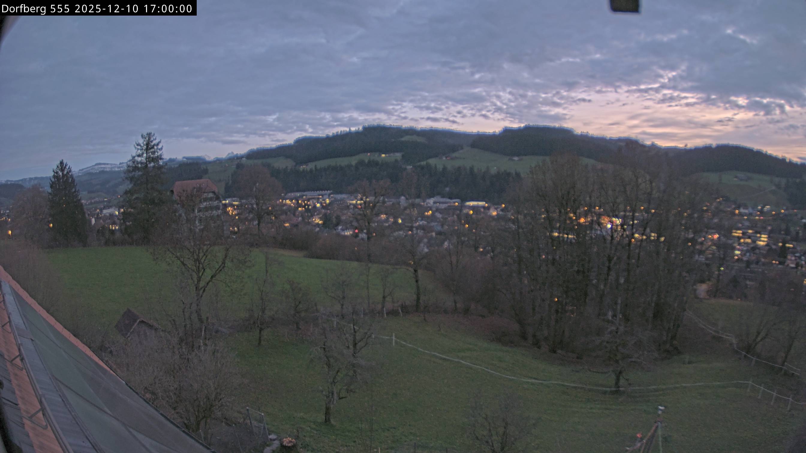 Webcam-Bild: Aussicht vom Dorfberg in Langnau 20251210-170000