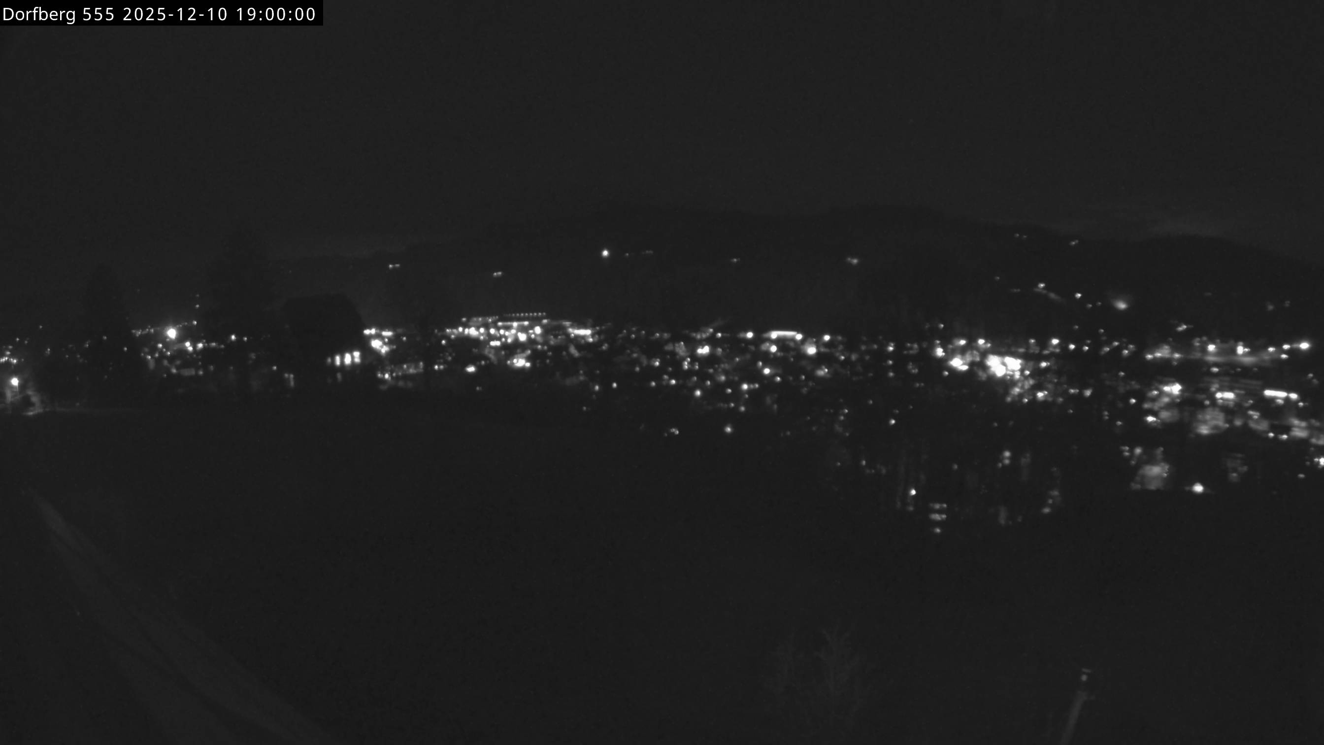 Webcam-Bild: Aussicht vom Dorfberg in Langnau 20251210-190000