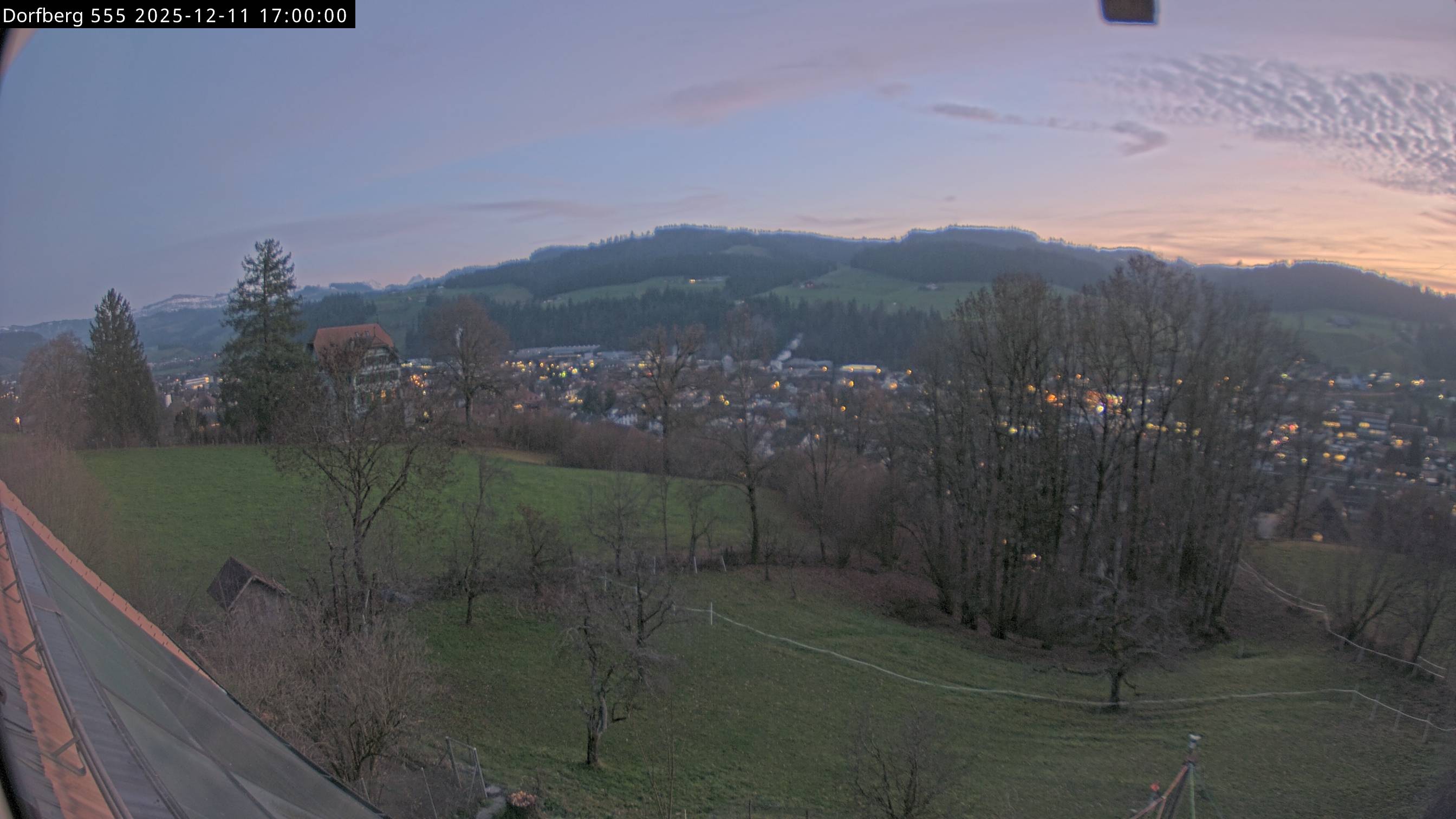 Webcam-Bild: Aussicht vom Dorfberg in Langnau 20251211-170000