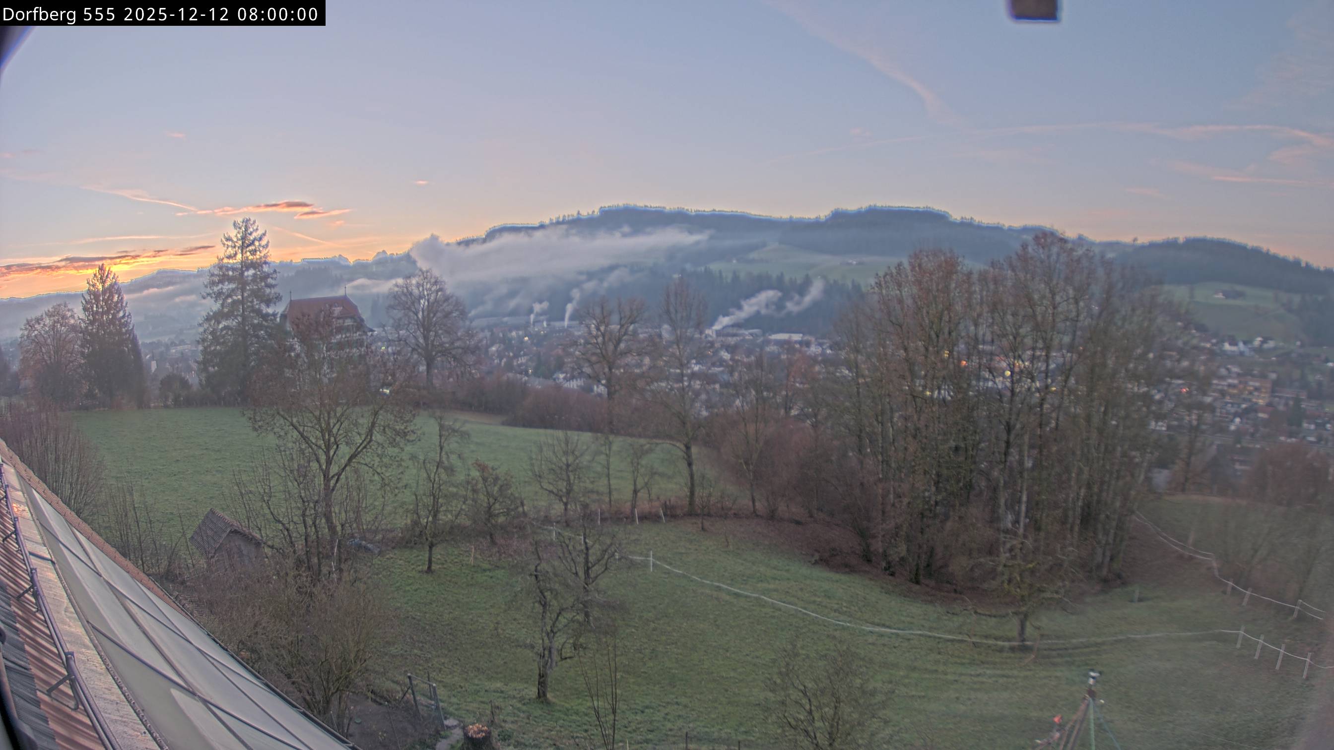 Webcam-Bild: Aussicht vom Dorfberg in Langnau 20251212-080000