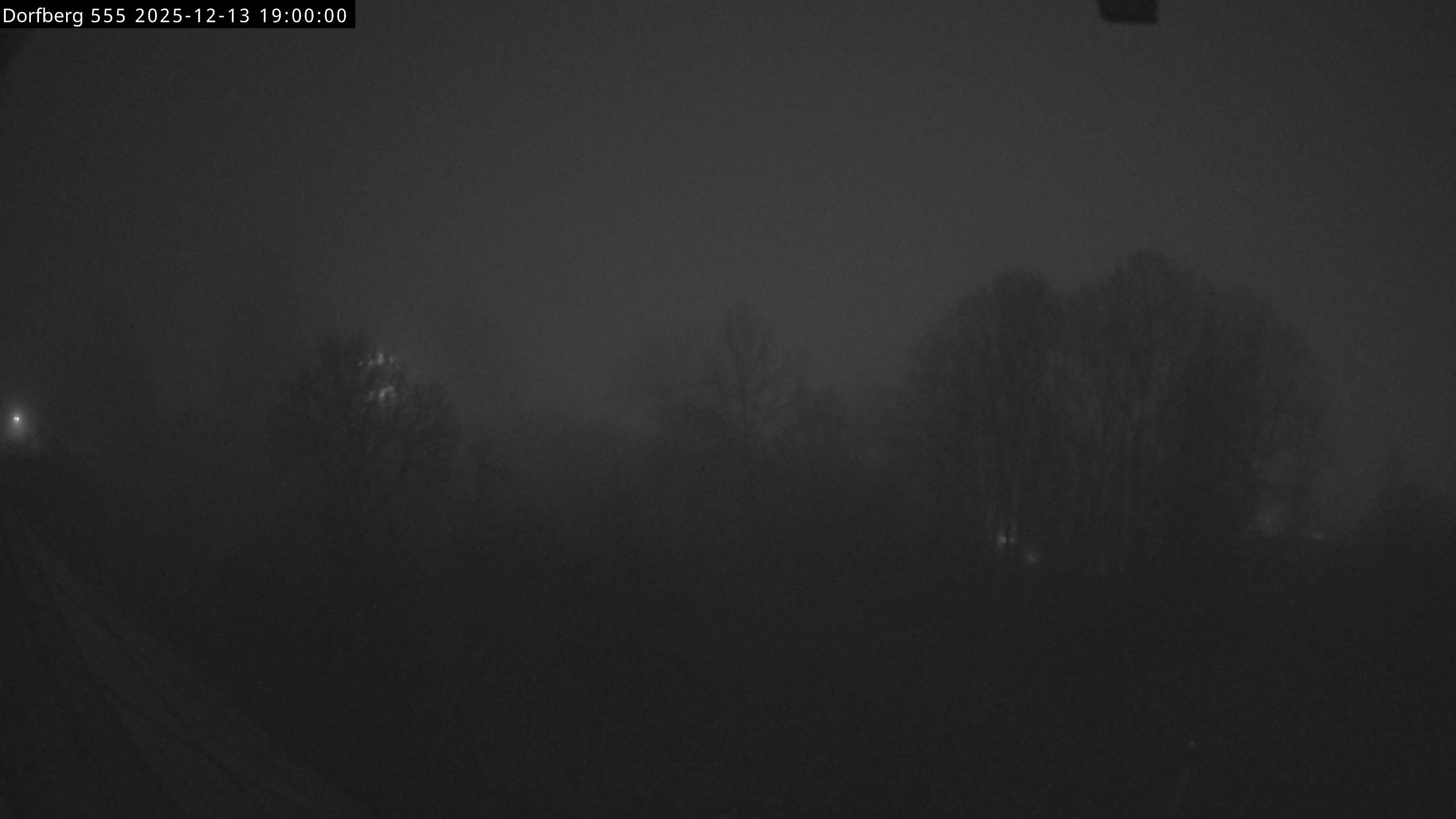 Webcam-Bild: Aussicht vom Dorfberg in Langnau 20251213-190000