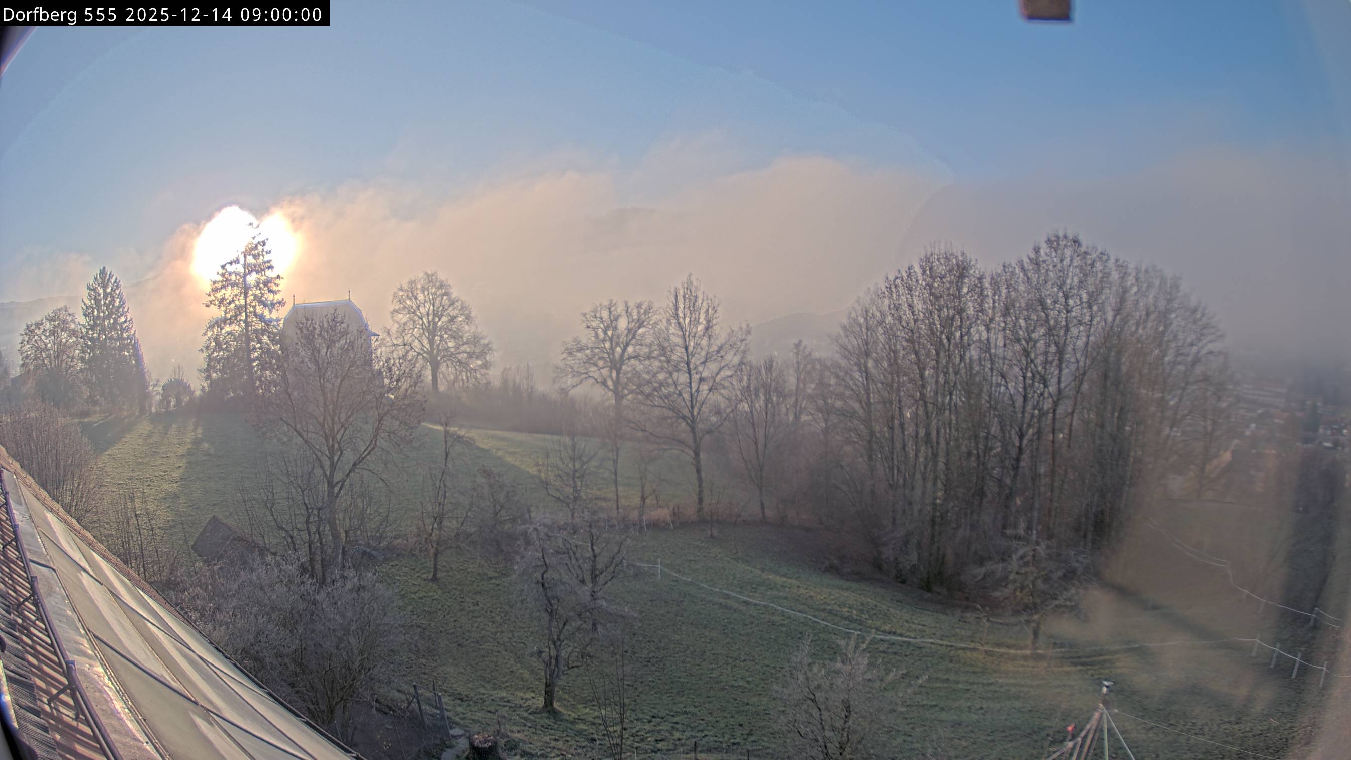 Webcam-Bild: Aussicht vom Dorfberg in Langnau 20251214-090000