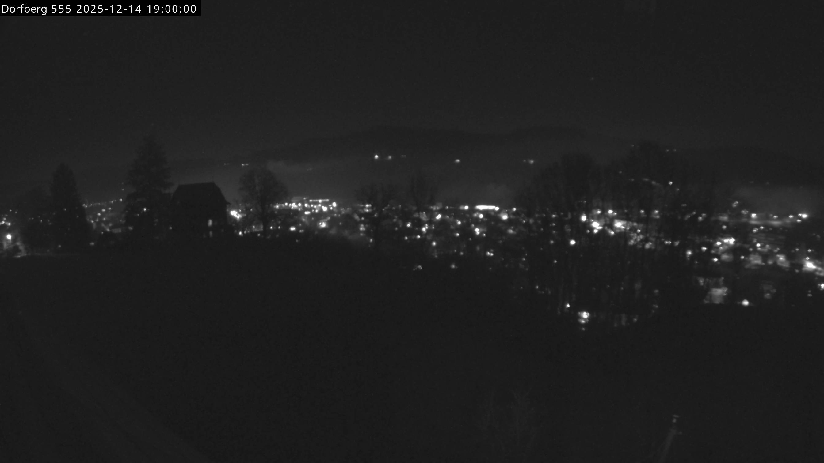 Webcam-Bild: Aussicht vom Dorfberg in Langnau 20251214-190000