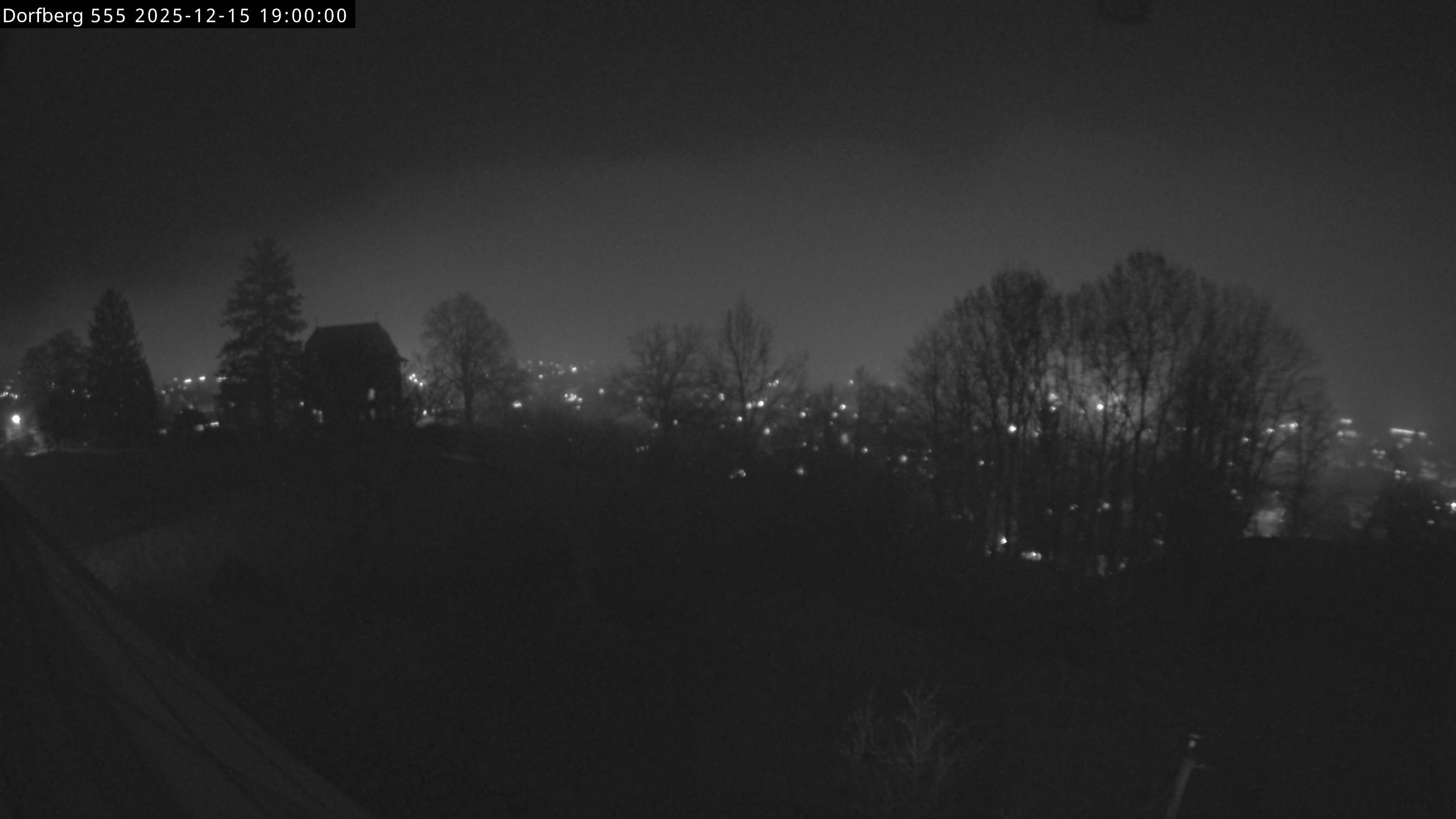 Webcam-Bild: Aussicht vom Dorfberg in Langnau 20251215-190000