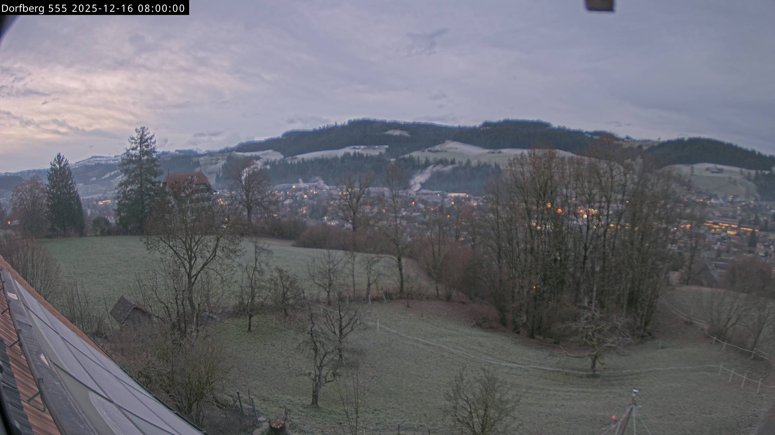 Webcam-Bild: Aussicht vom Dorfberg in Langnau 20251216-080000