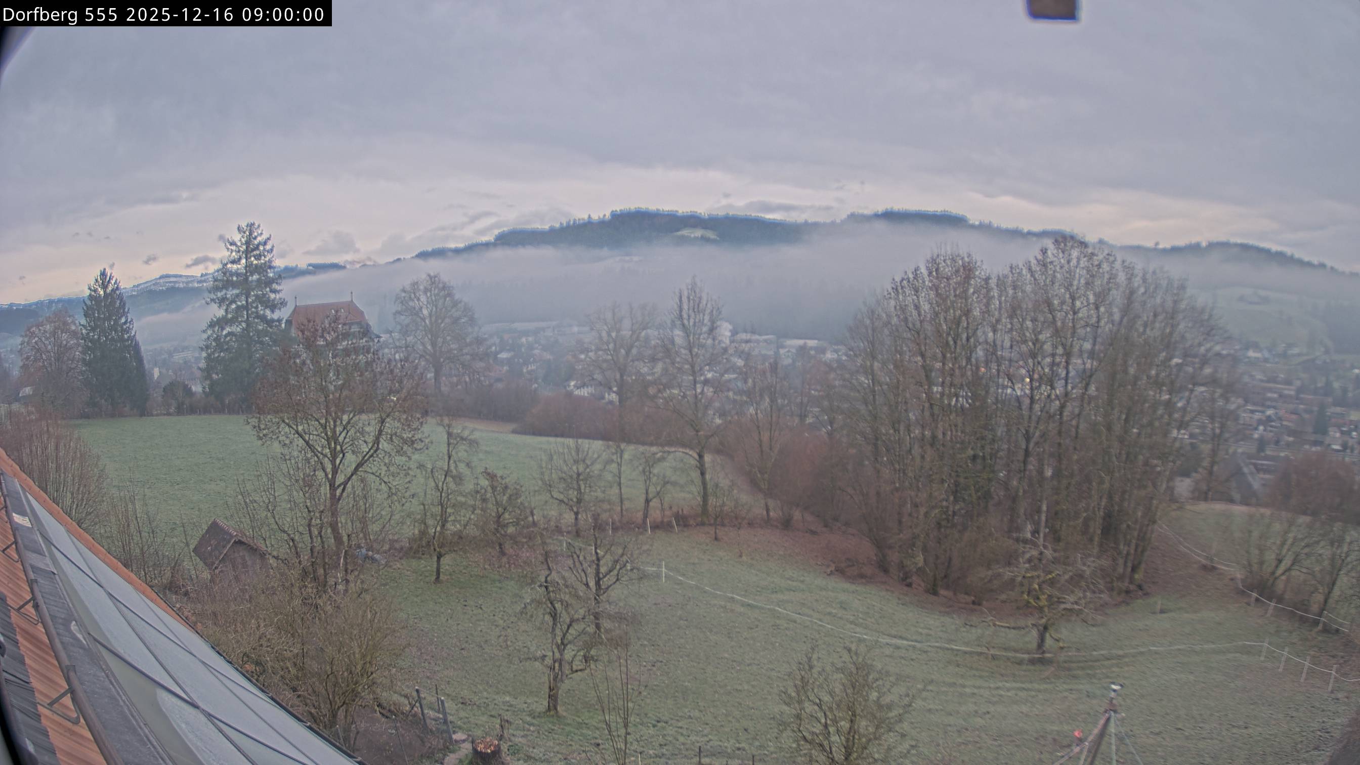 Webcam-Bild: Aussicht vom Dorfberg in Langnau 20251216-090000