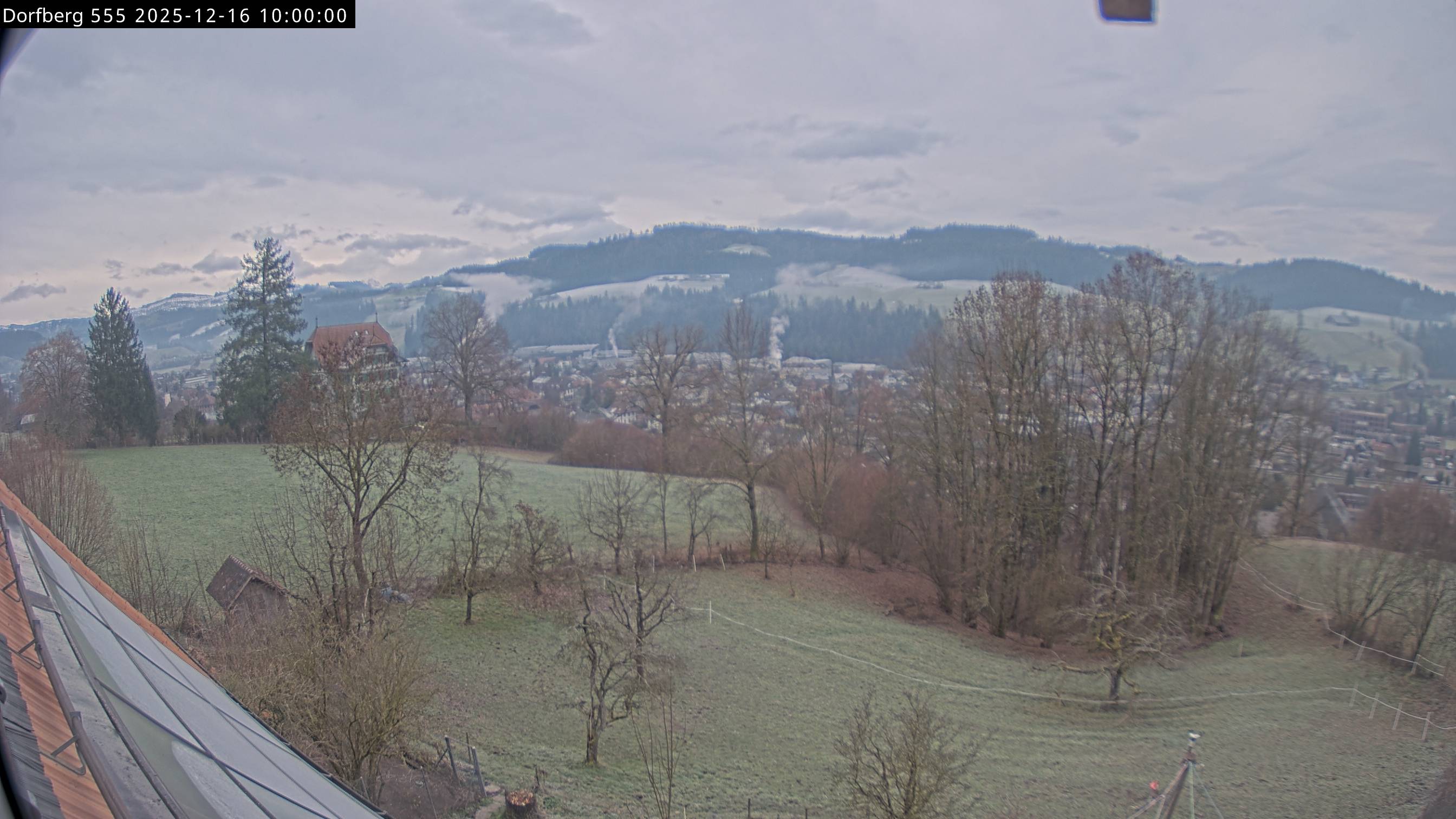 Webcam-Bild: Aussicht vom Dorfberg in Langnau 20251216-100000