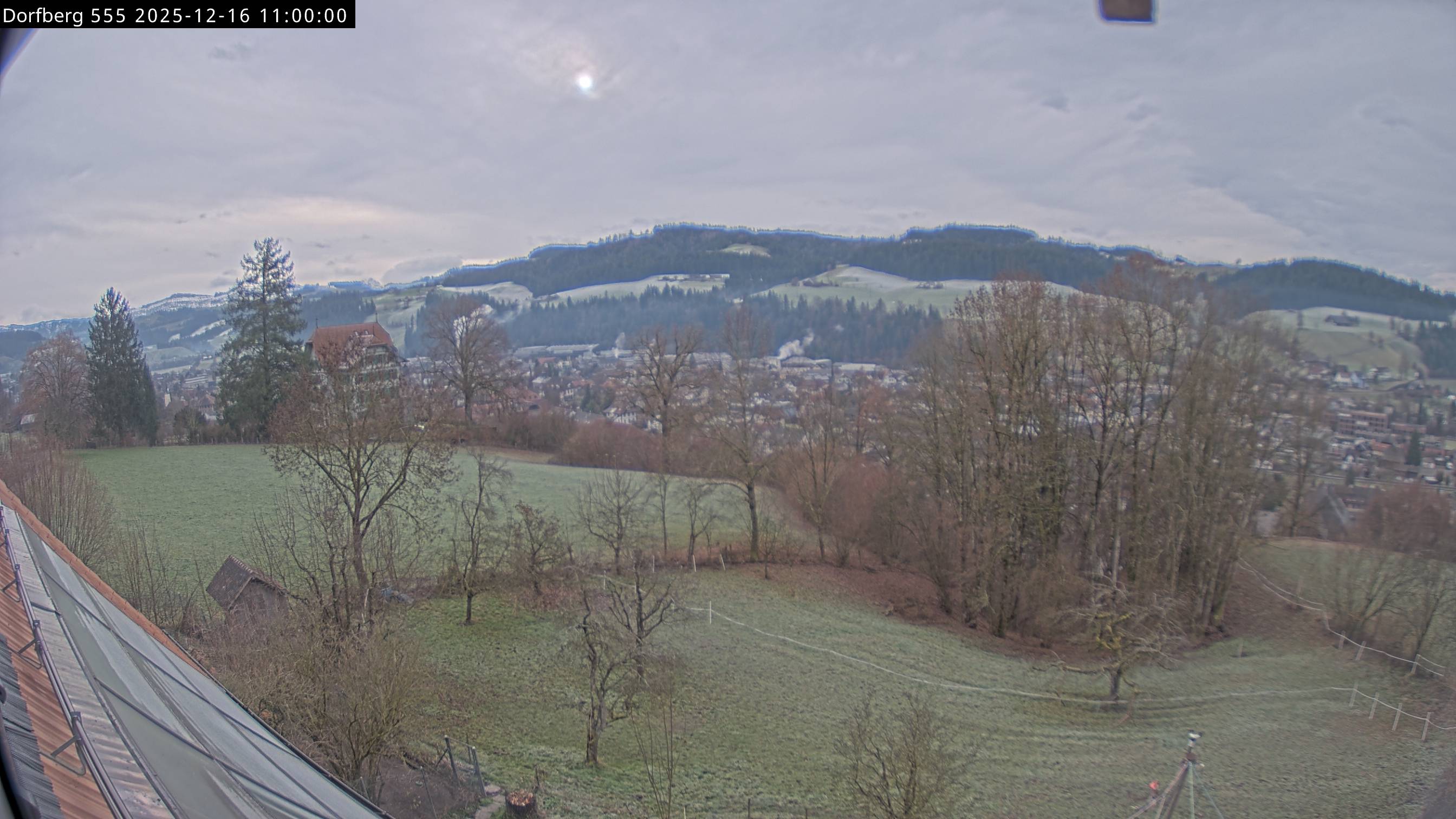Webcam-Bild: Aussicht vom Dorfberg in Langnau 20251216-110000