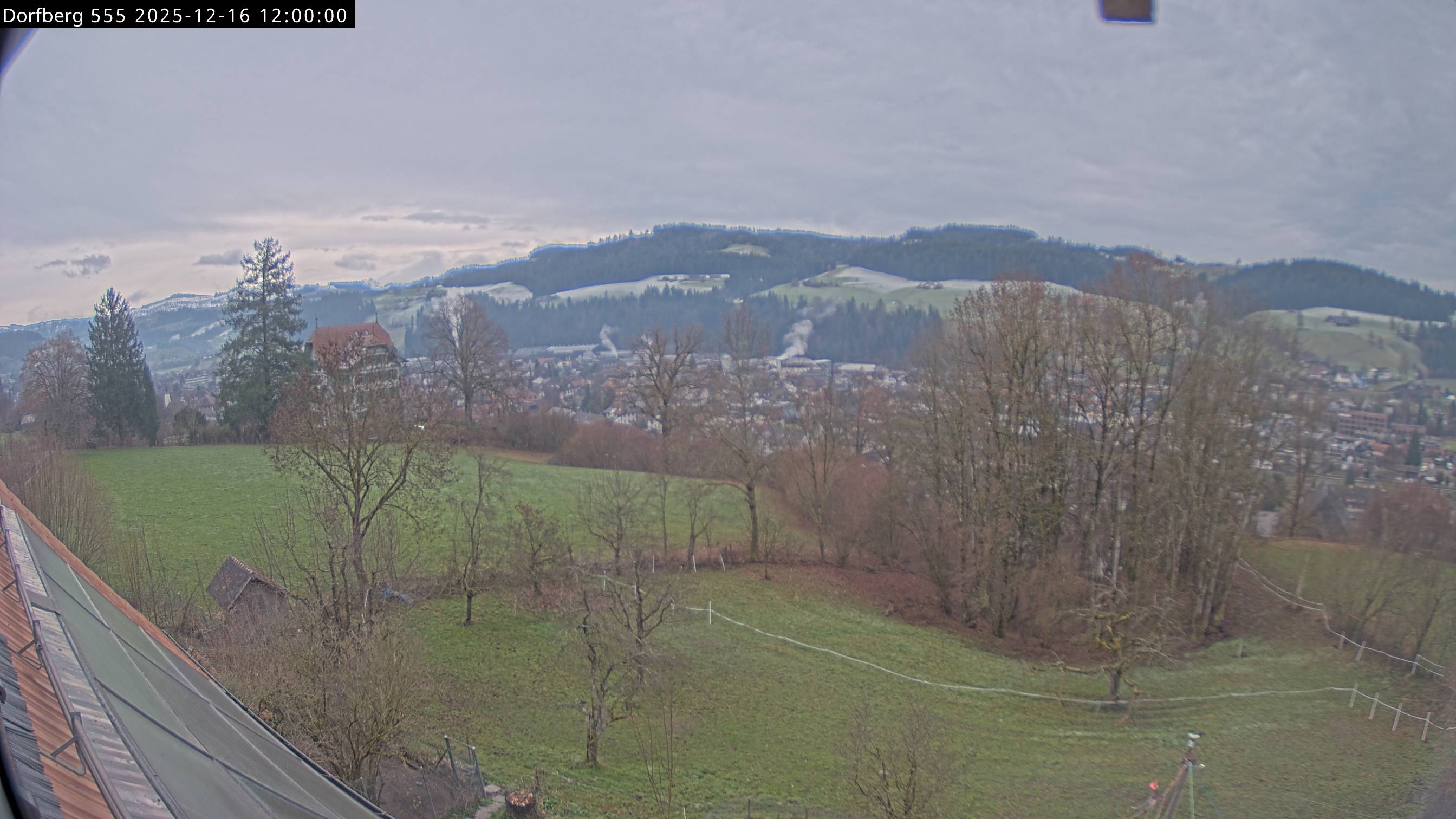 Webcam-Bild: Aussicht vom Dorfberg in Langnau 20251216-120000