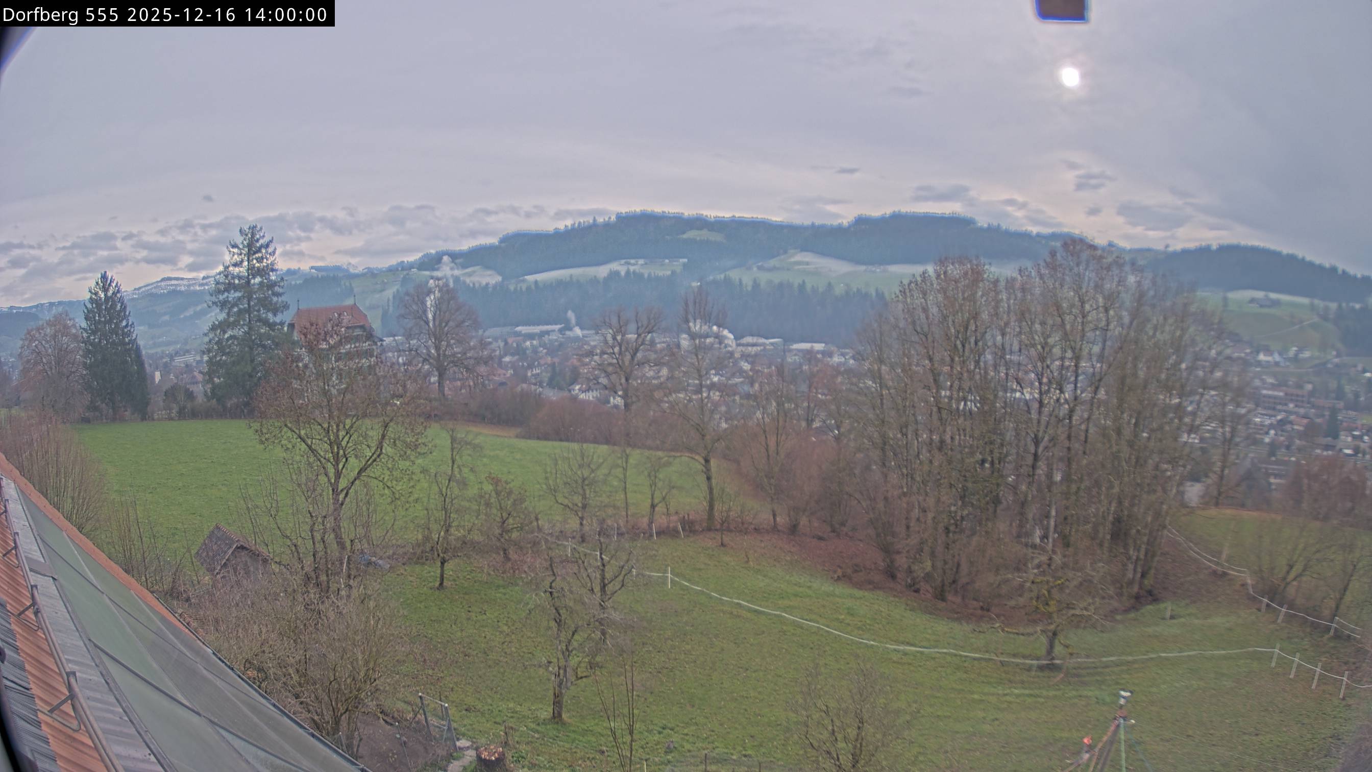 Webcam-Bild: Aussicht vom Dorfberg in Langnau 20251216-140000