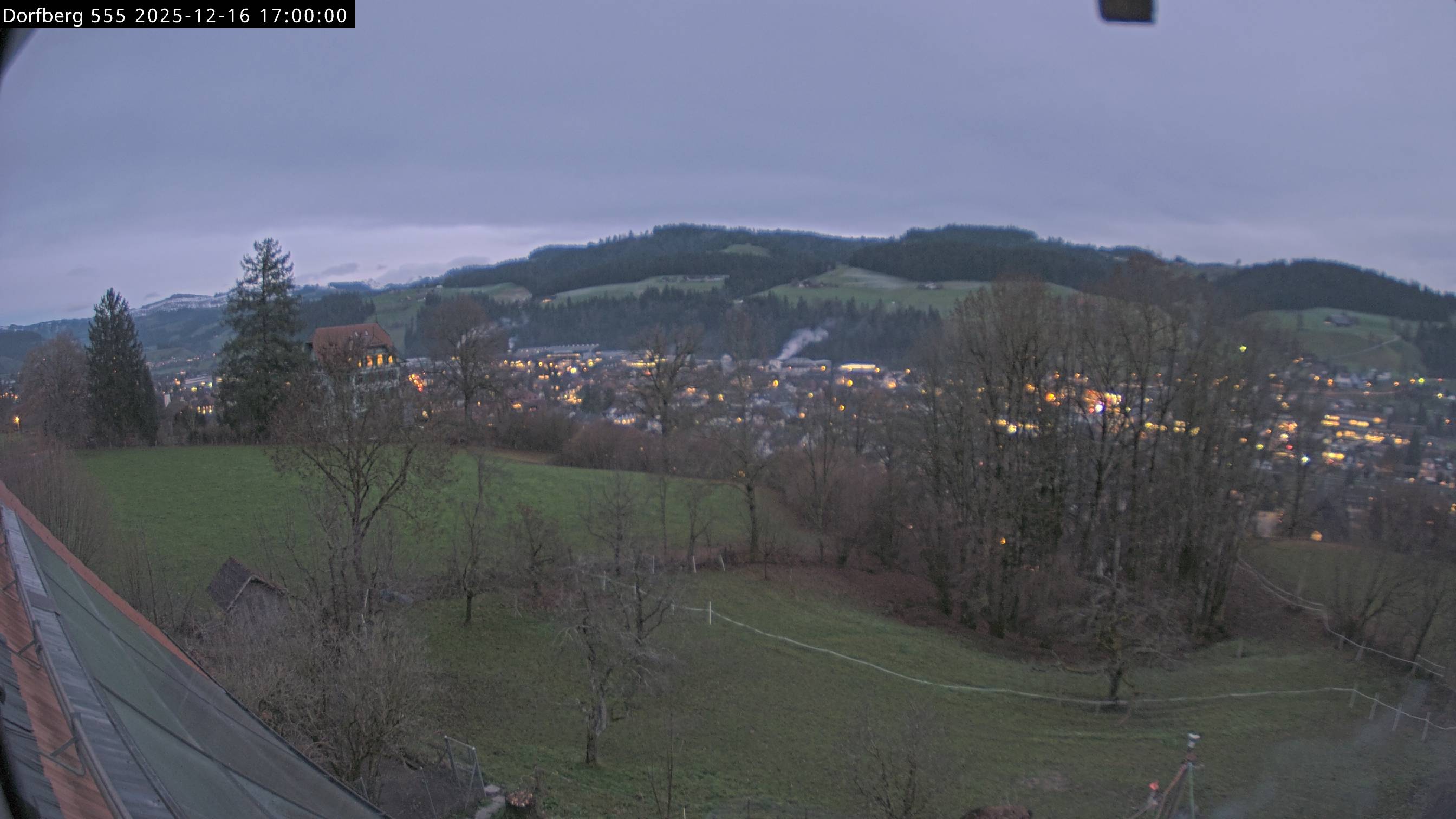 Webcam-Bild: Aussicht vom Dorfberg in Langnau 20251216-170000