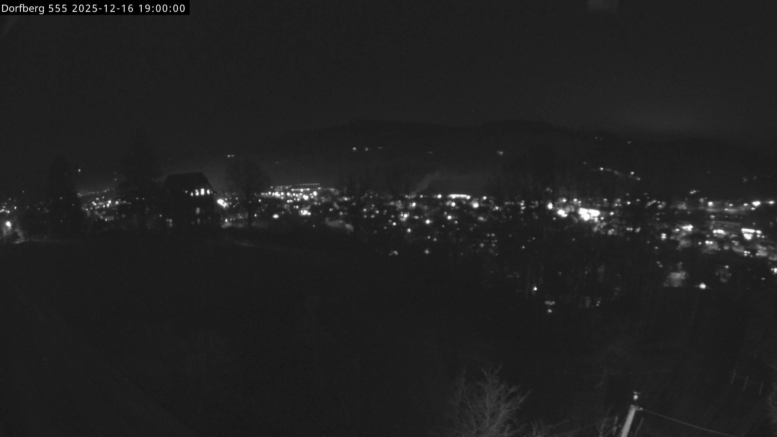 Webcam-Bild: Aussicht vom Dorfberg in Langnau 20251216-190000