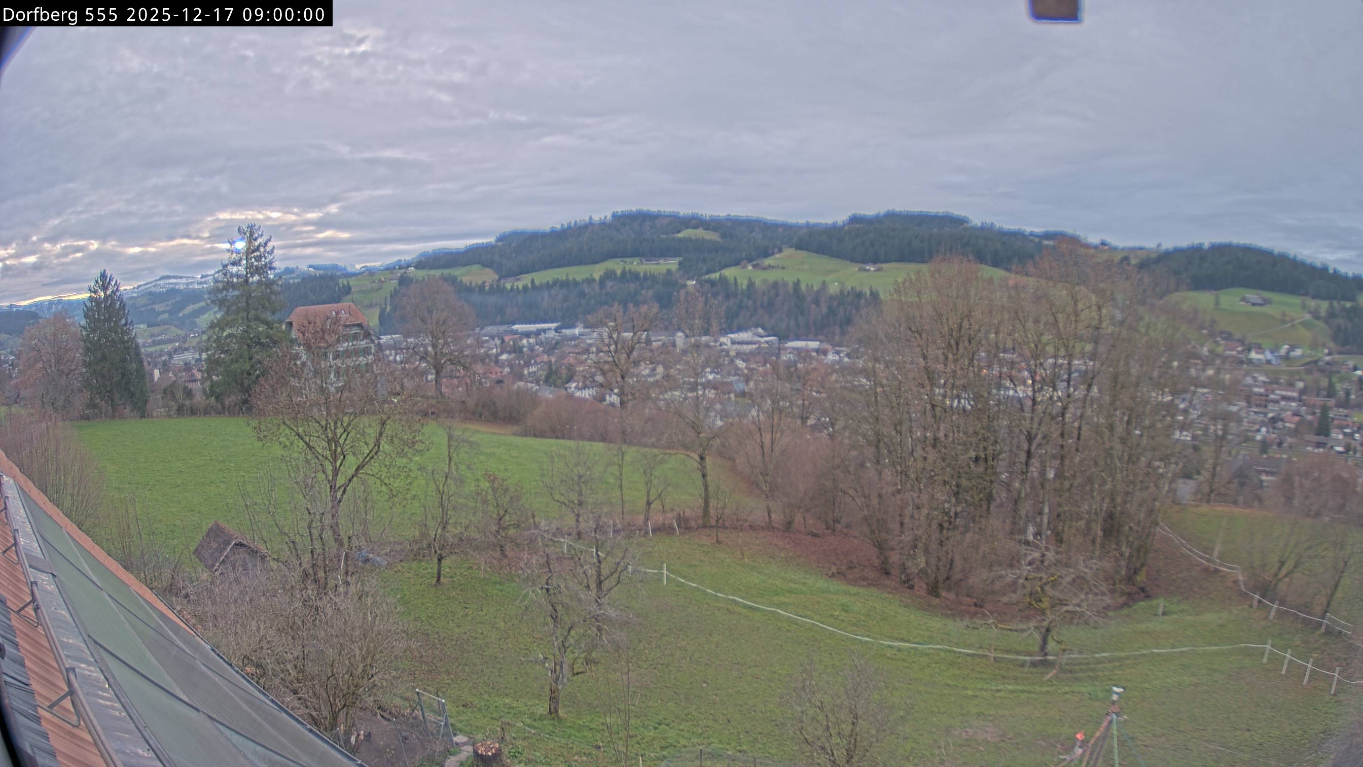 Webcam-Bild: Aussicht vom Dorfberg in Langnau 20251217-090000