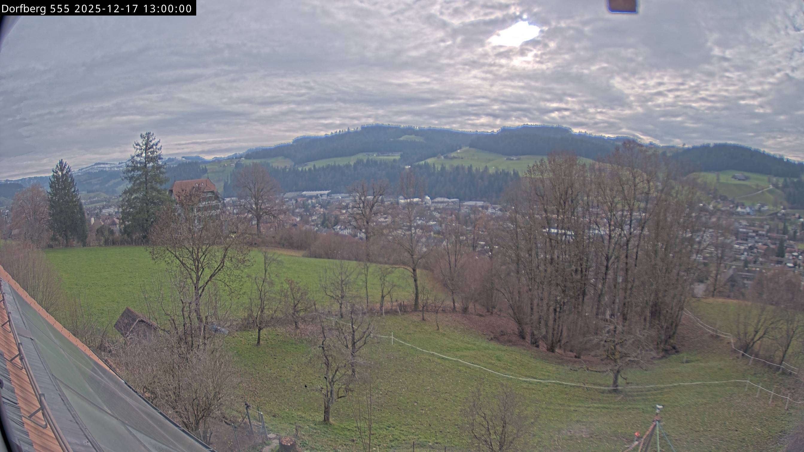Webcam-Bild: Aussicht vom Dorfberg in Langnau 20251217-130000