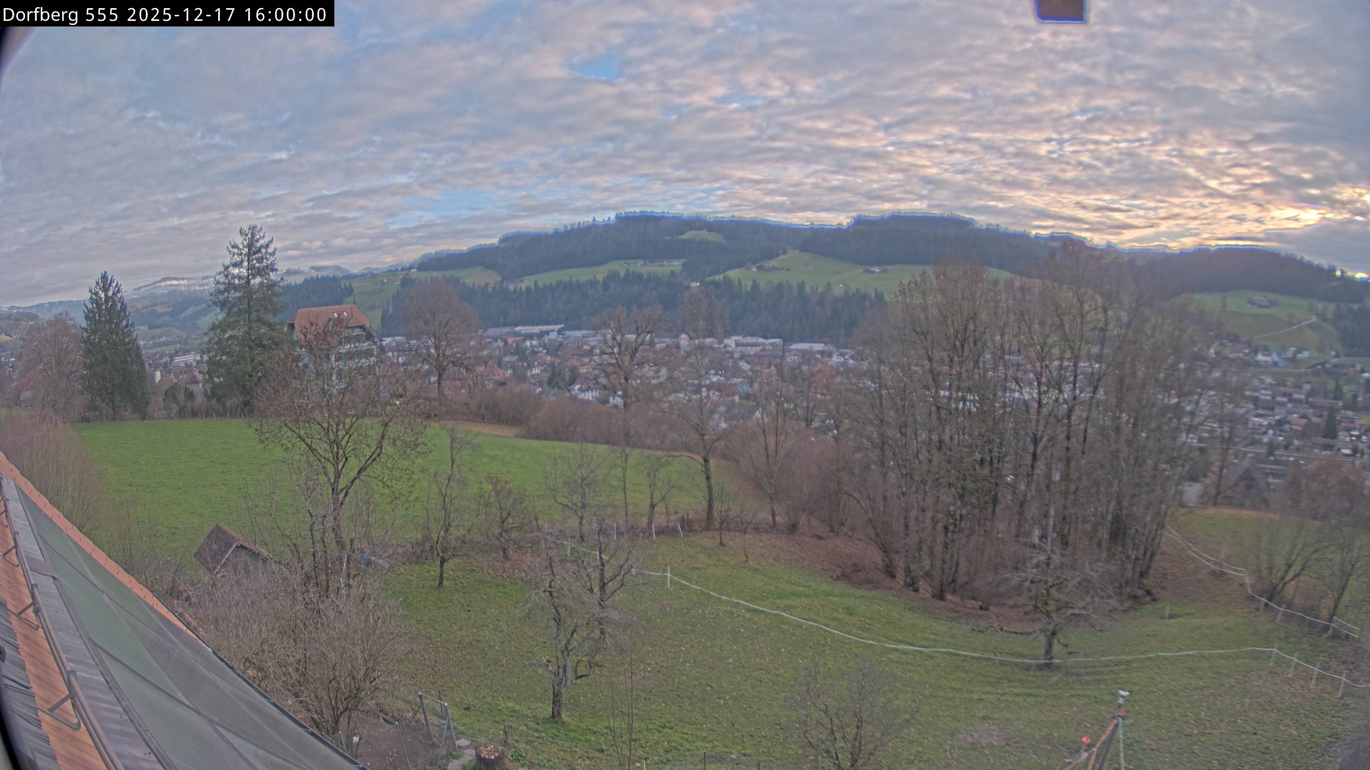 Webcam-Bild: Aussicht vom Dorfberg in Langnau 20251217-160000