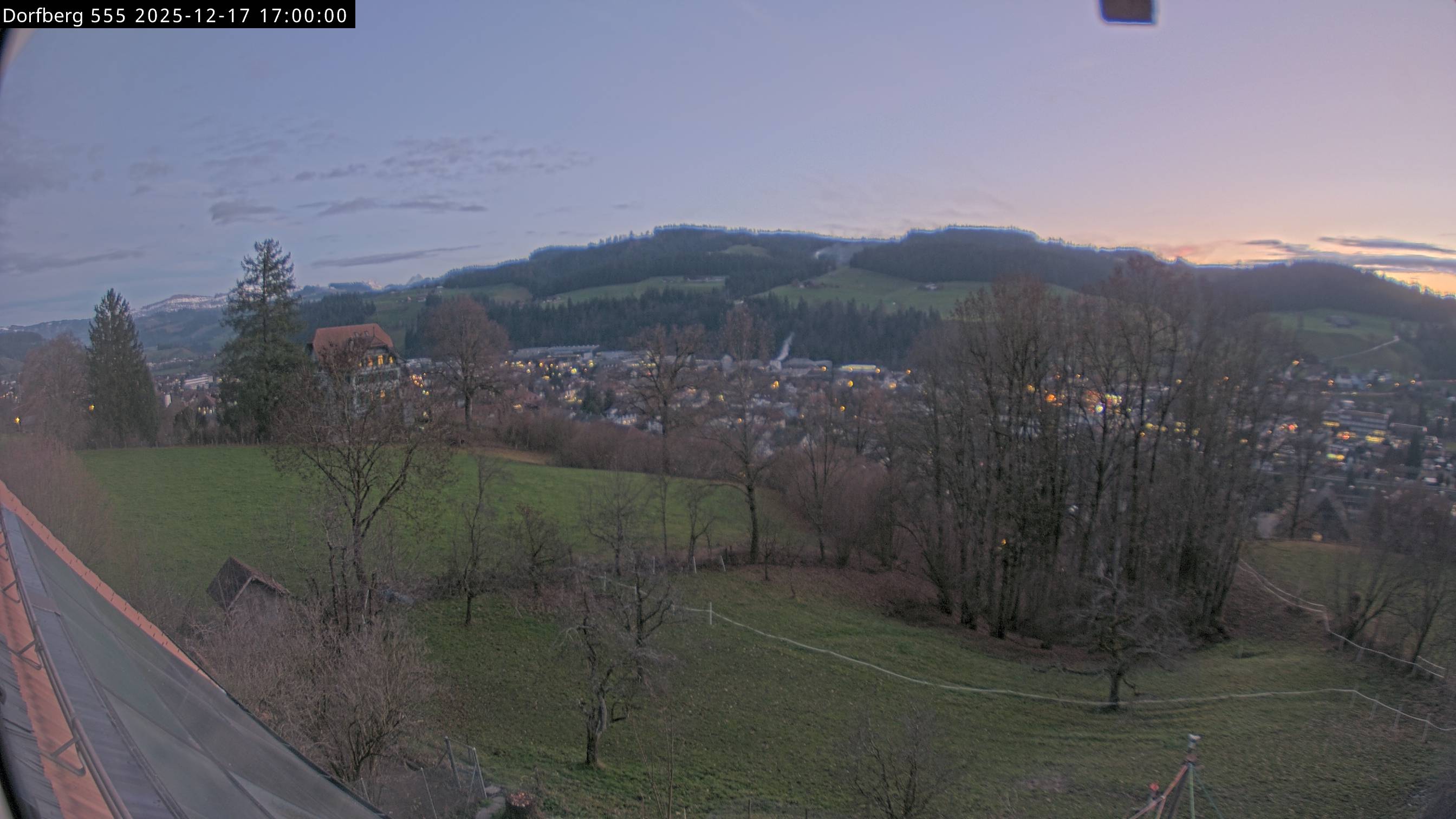 Webcam-Bild: Aussicht vom Dorfberg in Langnau 20251217-170000