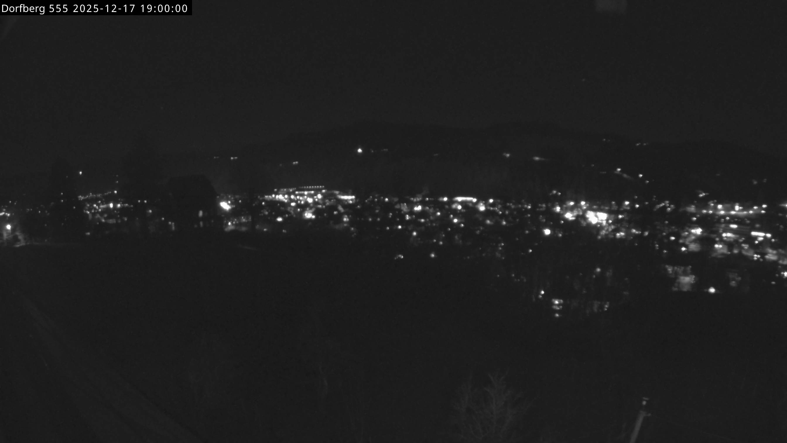 Webcam-Bild: Aussicht vom Dorfberg in Langnau 20251217-190000