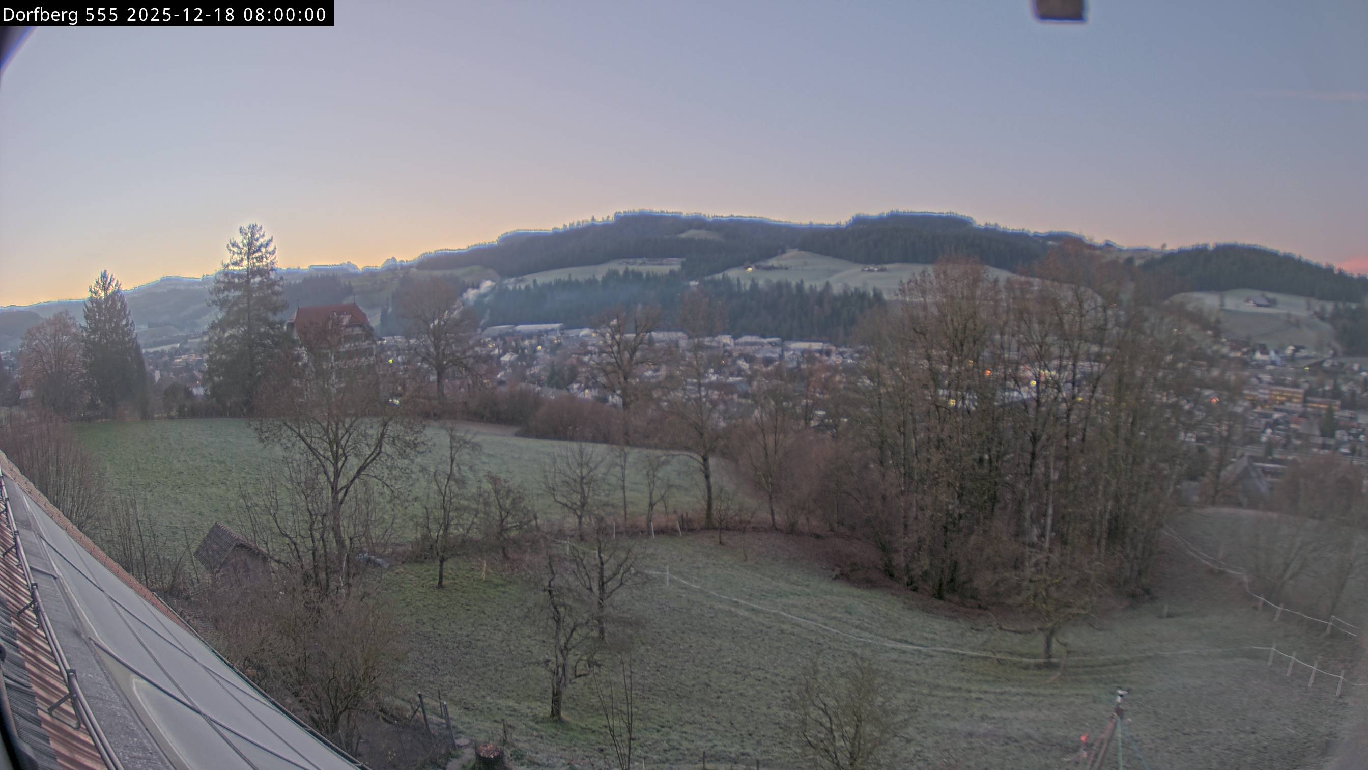 Webcam-Bild: Aussicht vom Dorfberg in Langnau 20251218-080000