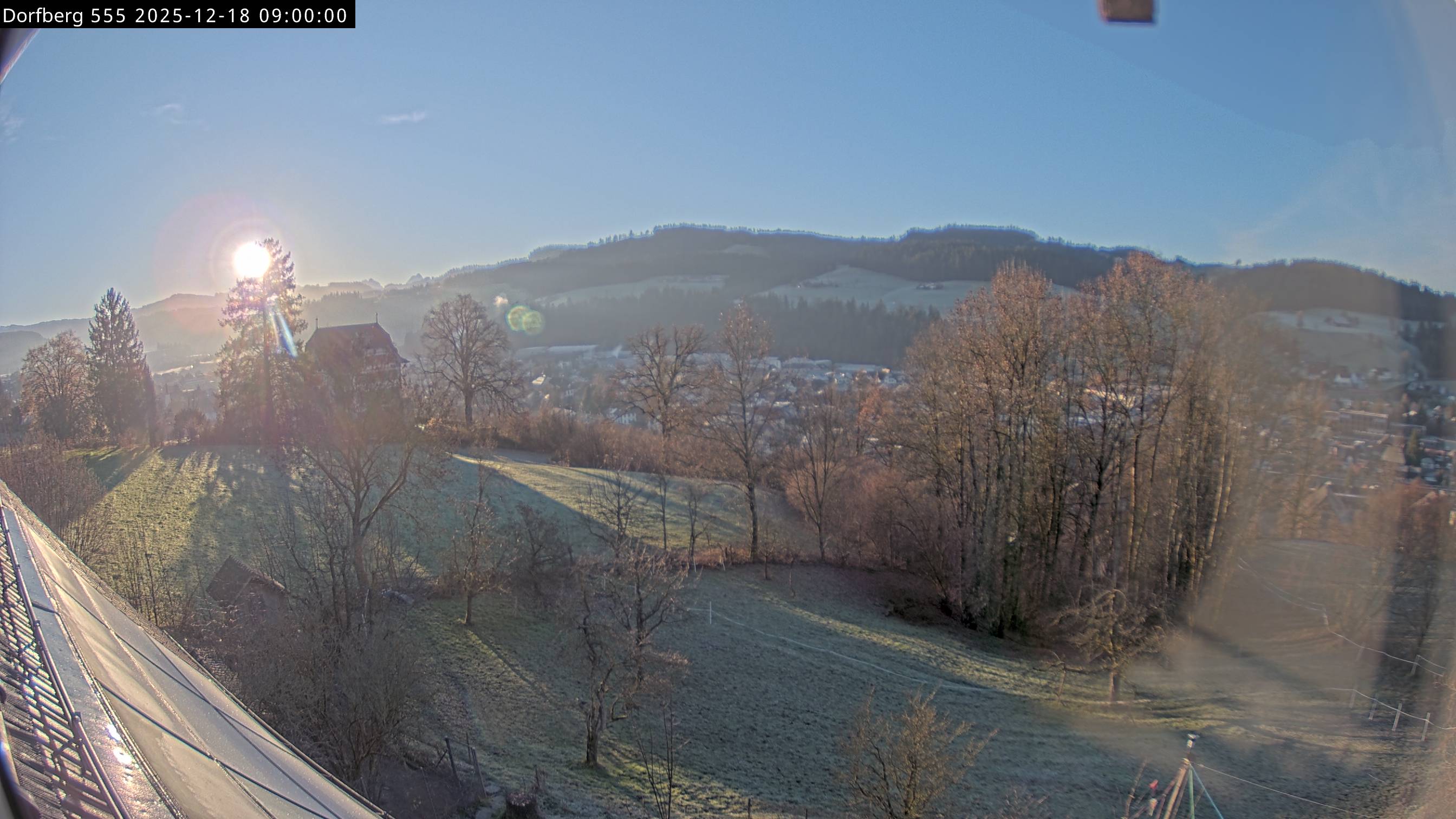 Webcam-Bild: Aussicht vom Dorfberg in Langnau 20251218-090000