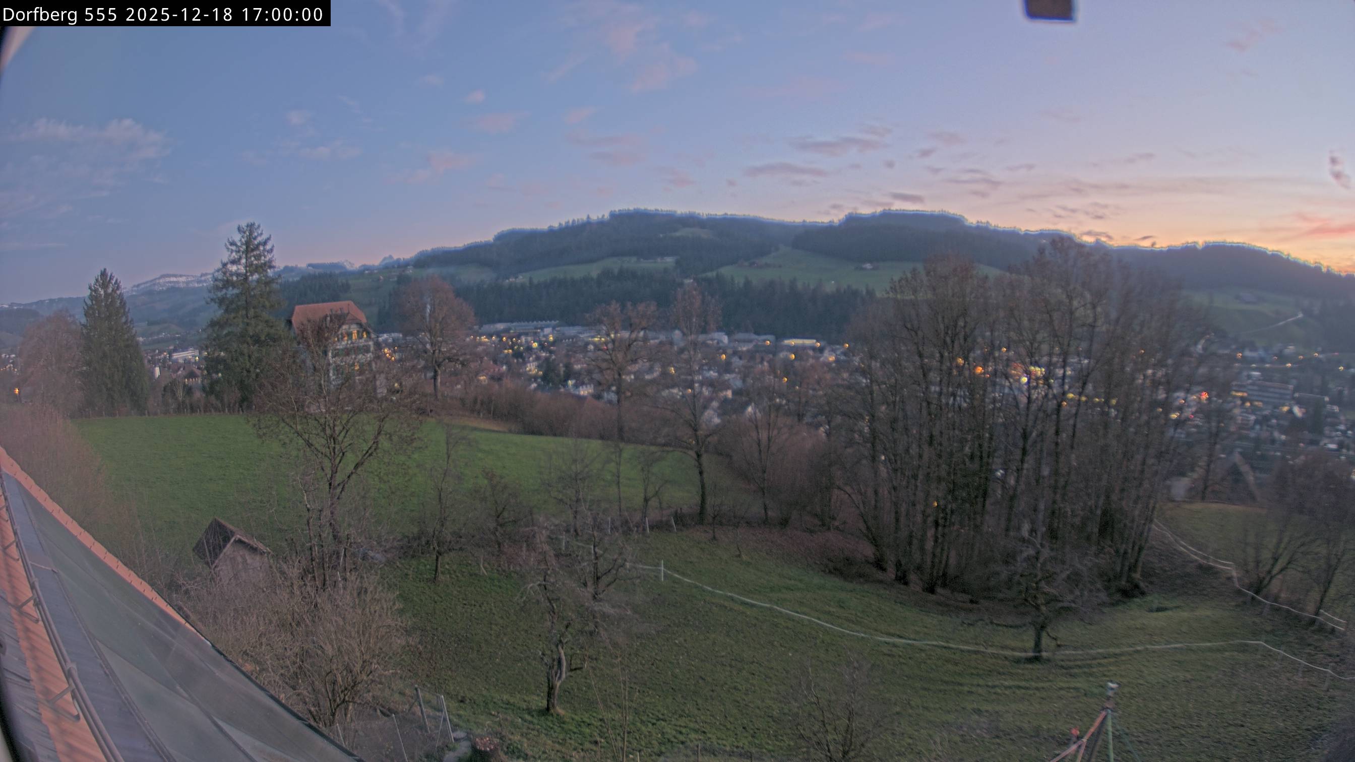 Webcam-Bild: Aussicht vom Dorfberg in Langnau 20251218-170000