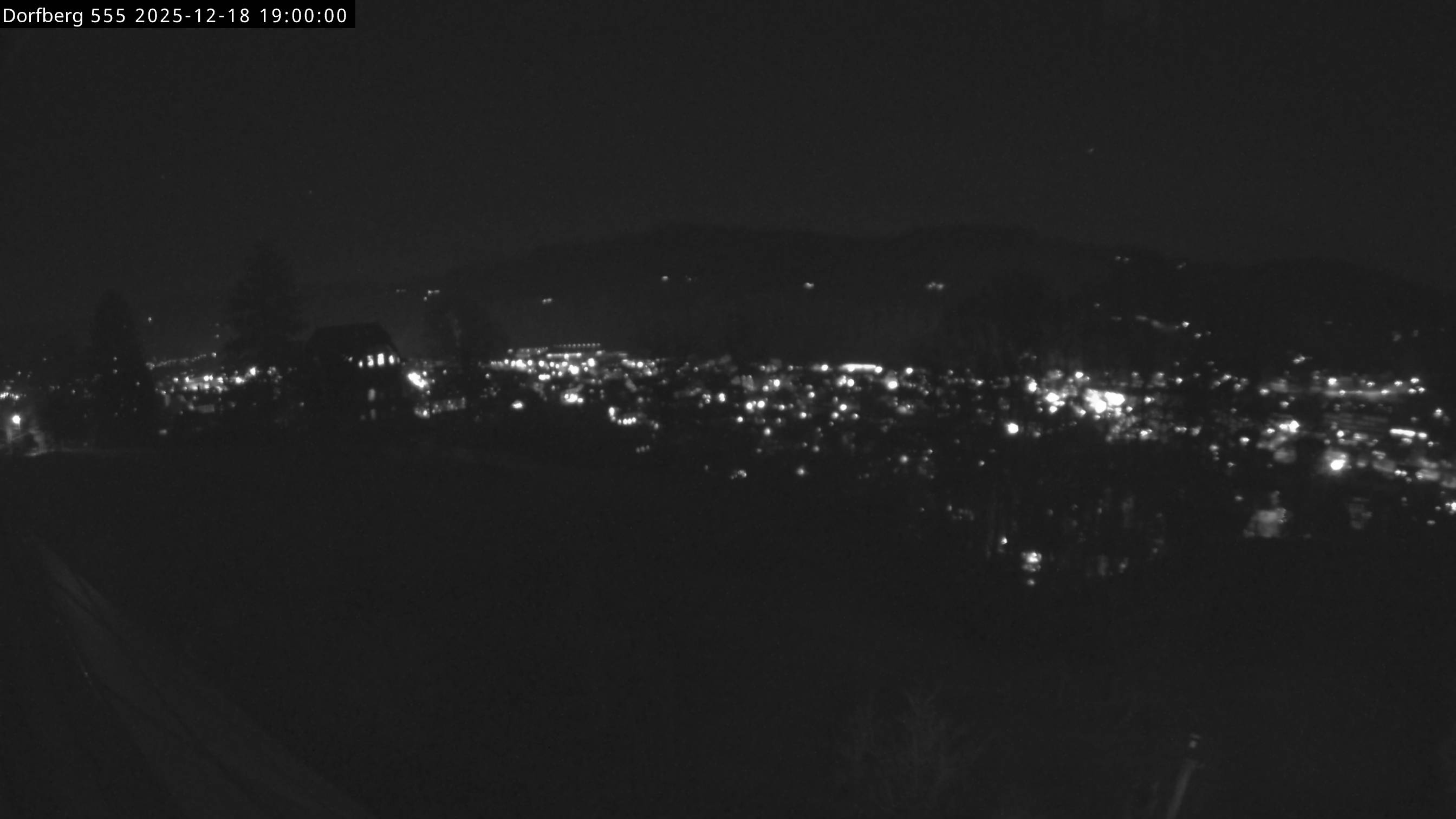 Webcam-Bild: Aussicht vom Dorfberg in Langnau 20251218-190000