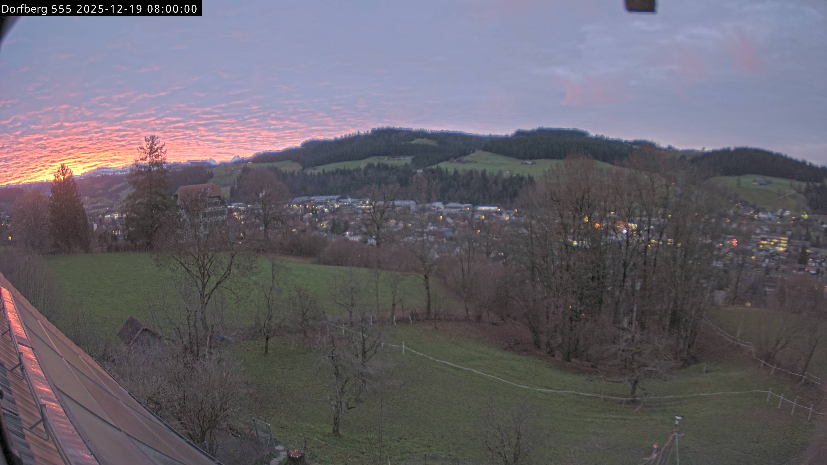 Webcam-Bild: Aussicht vom Dorfberg in Langnau 20251219-080000