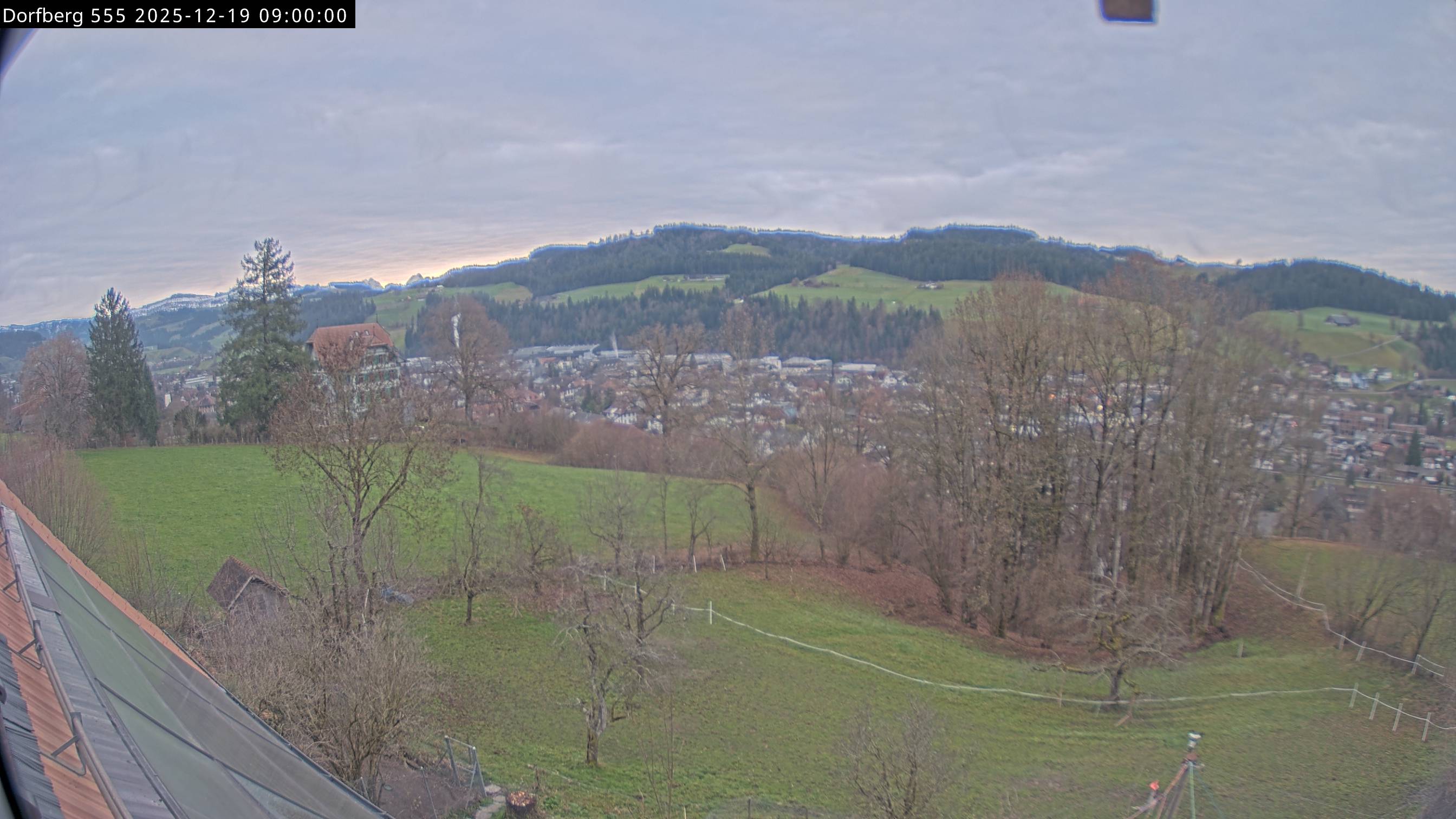 Webcam-Bild: Aussicht vom Dorfberg in Langnau 20251219-090000