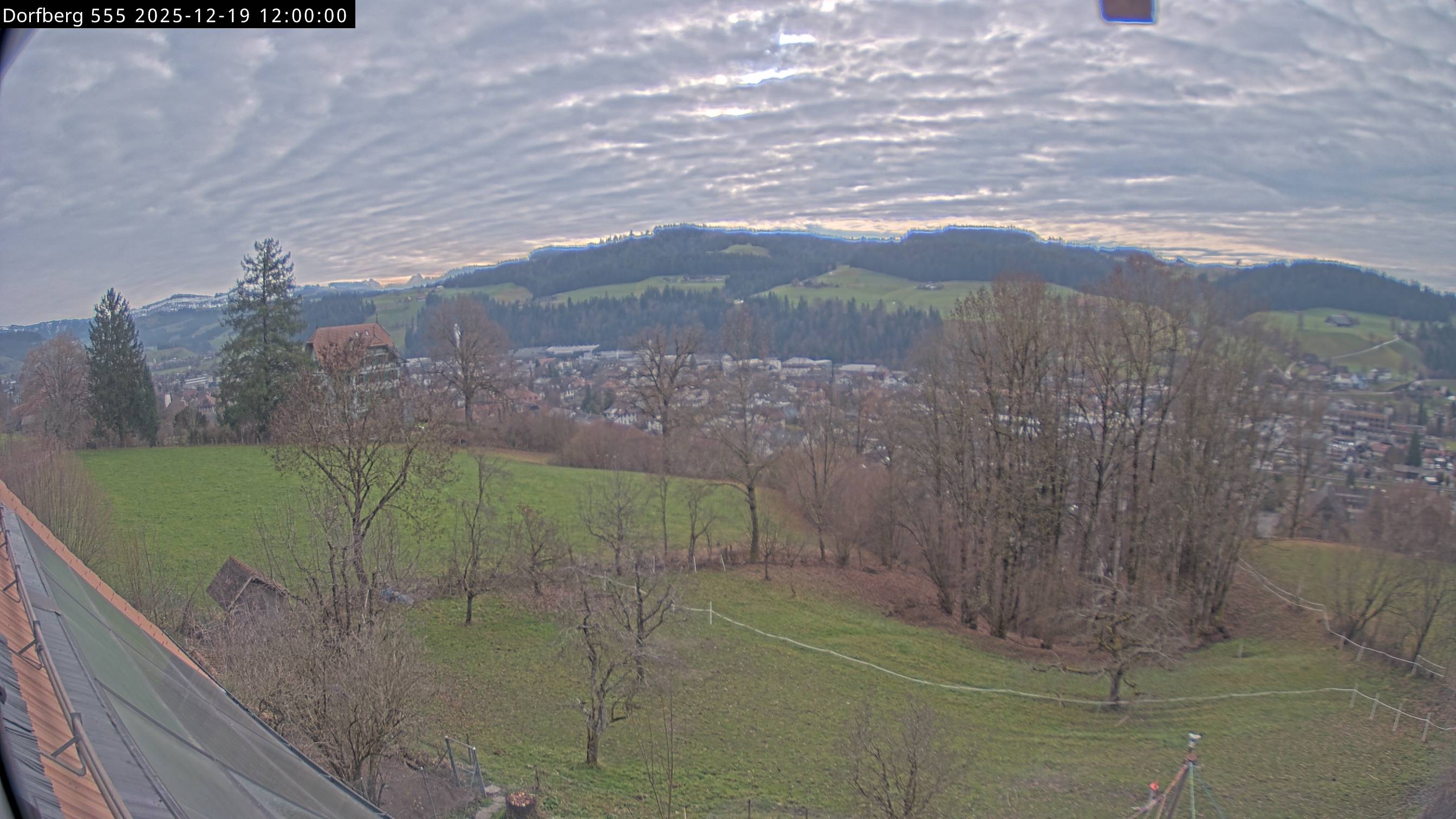 Webcam-Bild: Aussicht vom Dorfberg in Langnau 20251219-120000