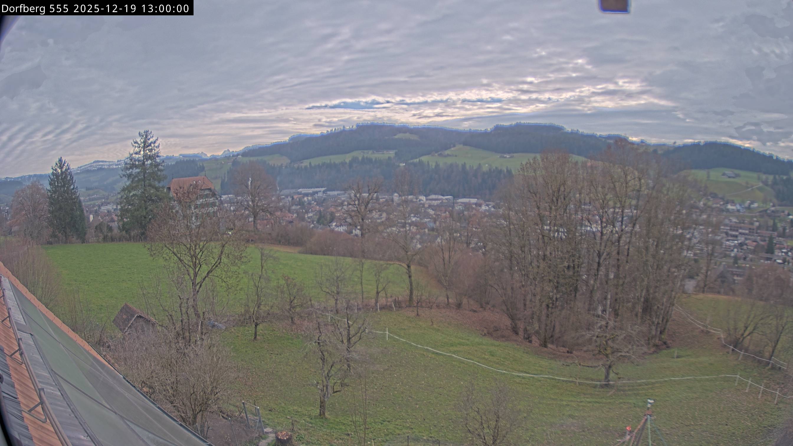 Webcam-Bild: Aussicht vom Dorfberg in Langnau 20251219-130000