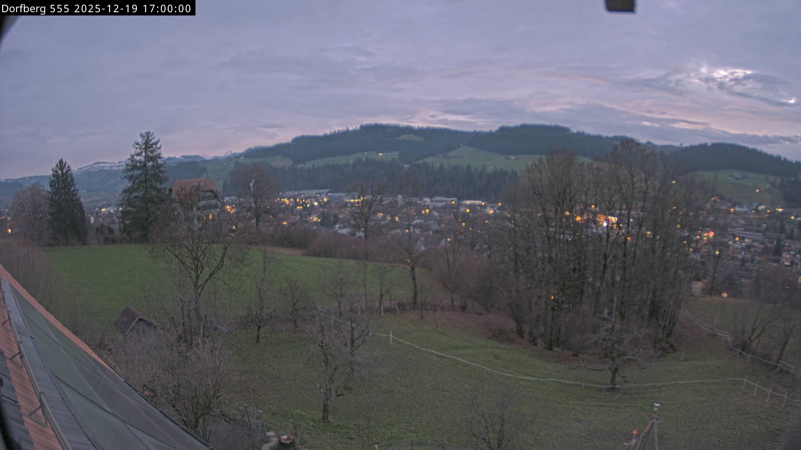 Webcam-Bild: Aussicht vom Dorfberg in Langnau 20251219-170000
