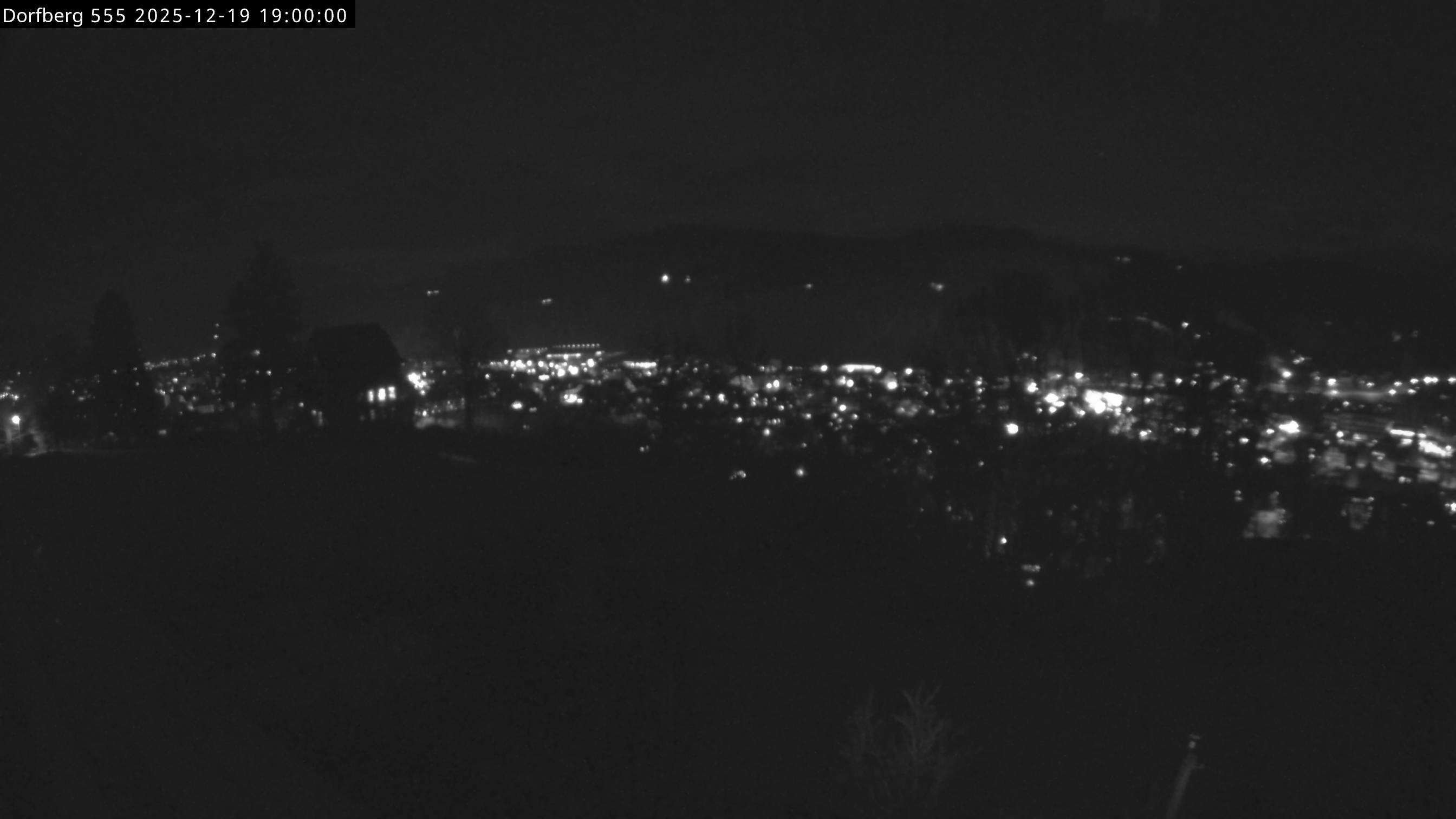 Webcam-Bild: Aussicht vom Dorfberg in Langnau 20251219-190000