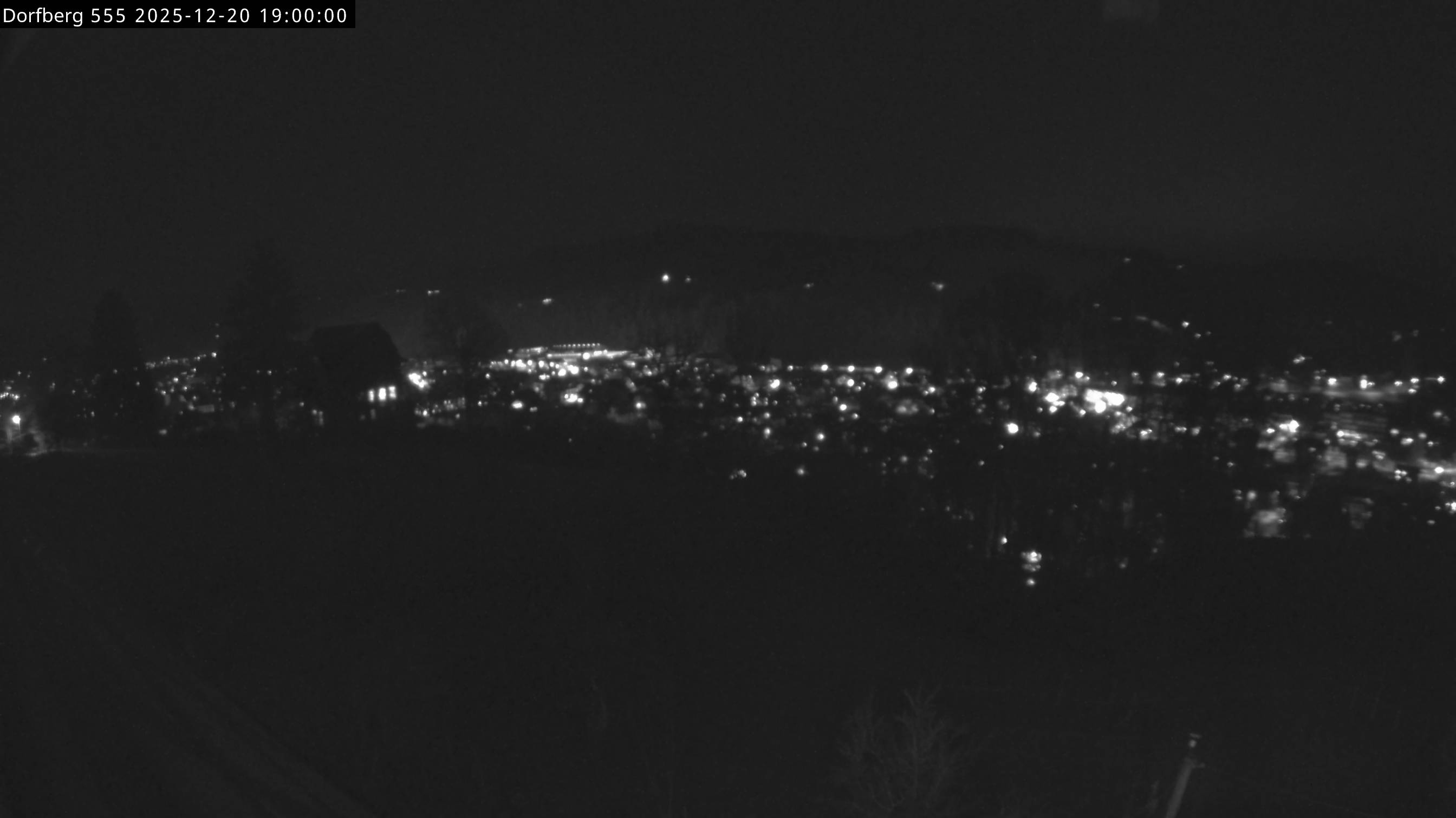 Webcam-Bild: Aussicht vom Dorfberg in Langnau 20251220-190000