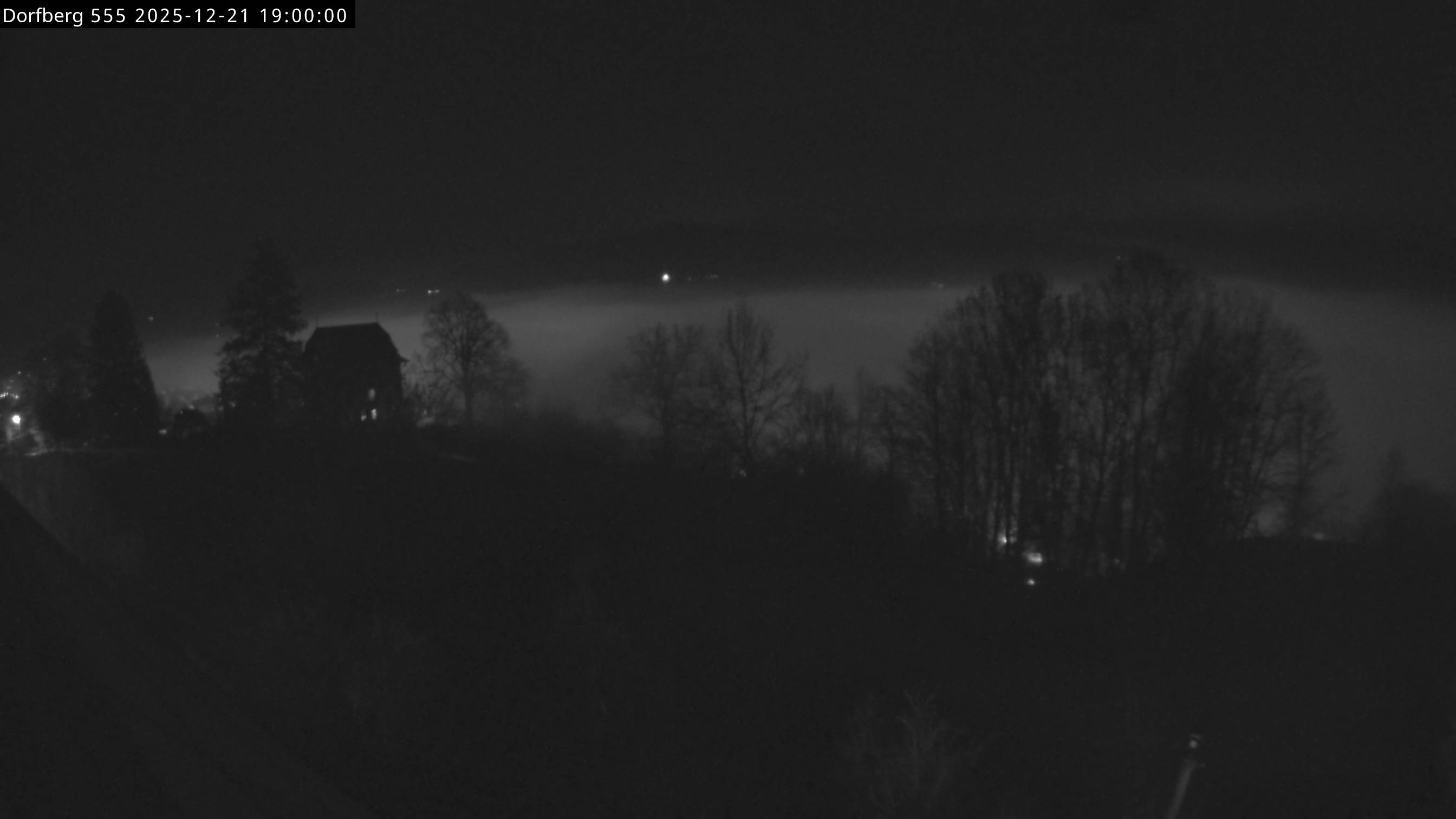 Webcam-Bild: Aussicht vom Dorfberg in Langnau 20251221-190000